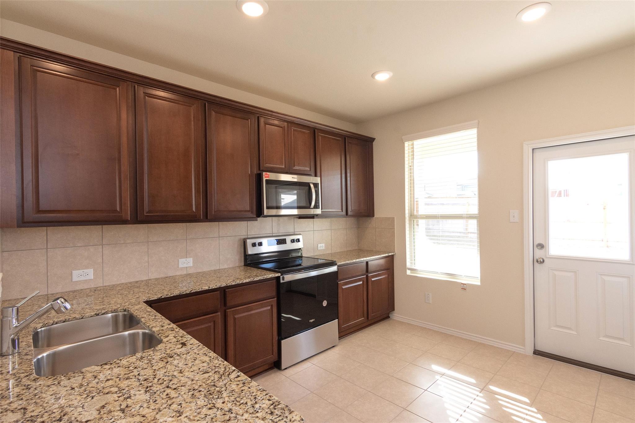 341 E Katie Elder Dr, Jarrell, TX 76537