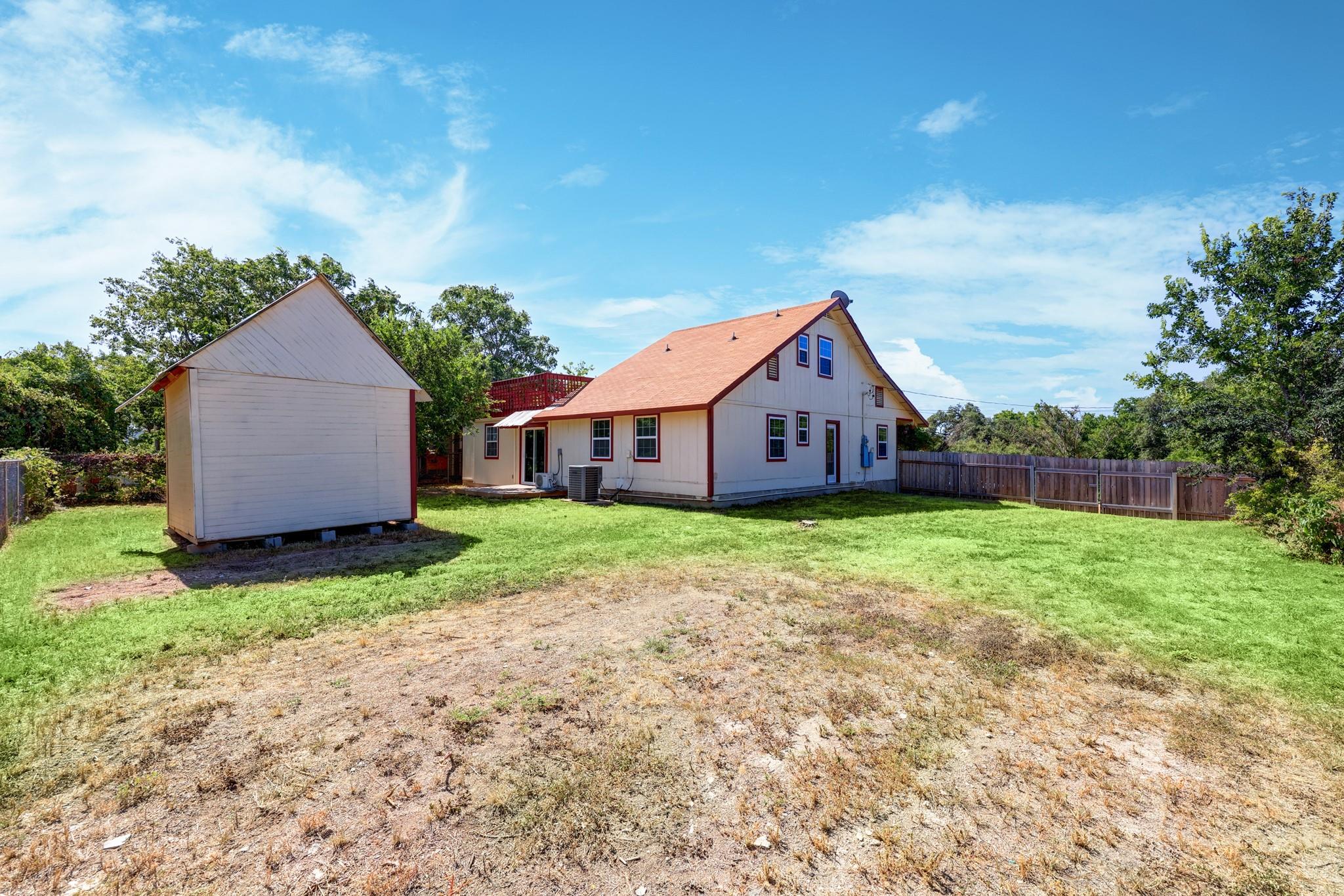 18414 E Lakeview Dr, Jonestown, TX 78645