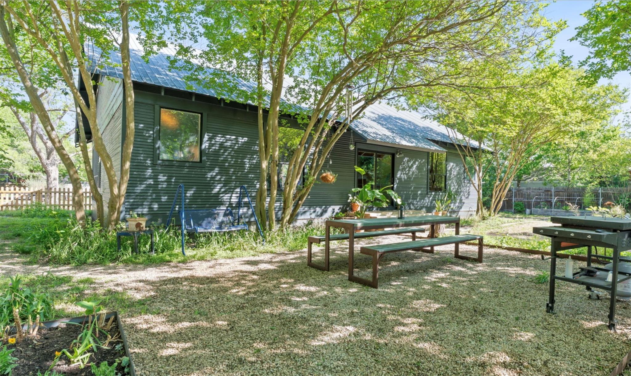 708 W Prairie Lea St, Lockhart, TX 78644