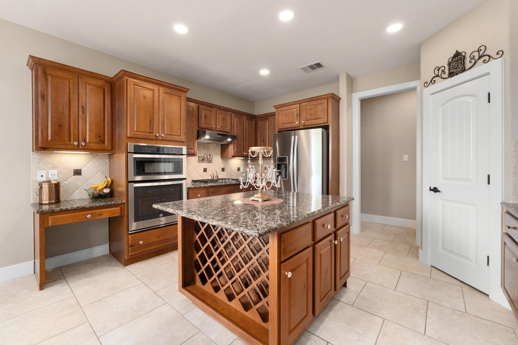 112 Lariat Ln, Dripping Springs, TX 78620
