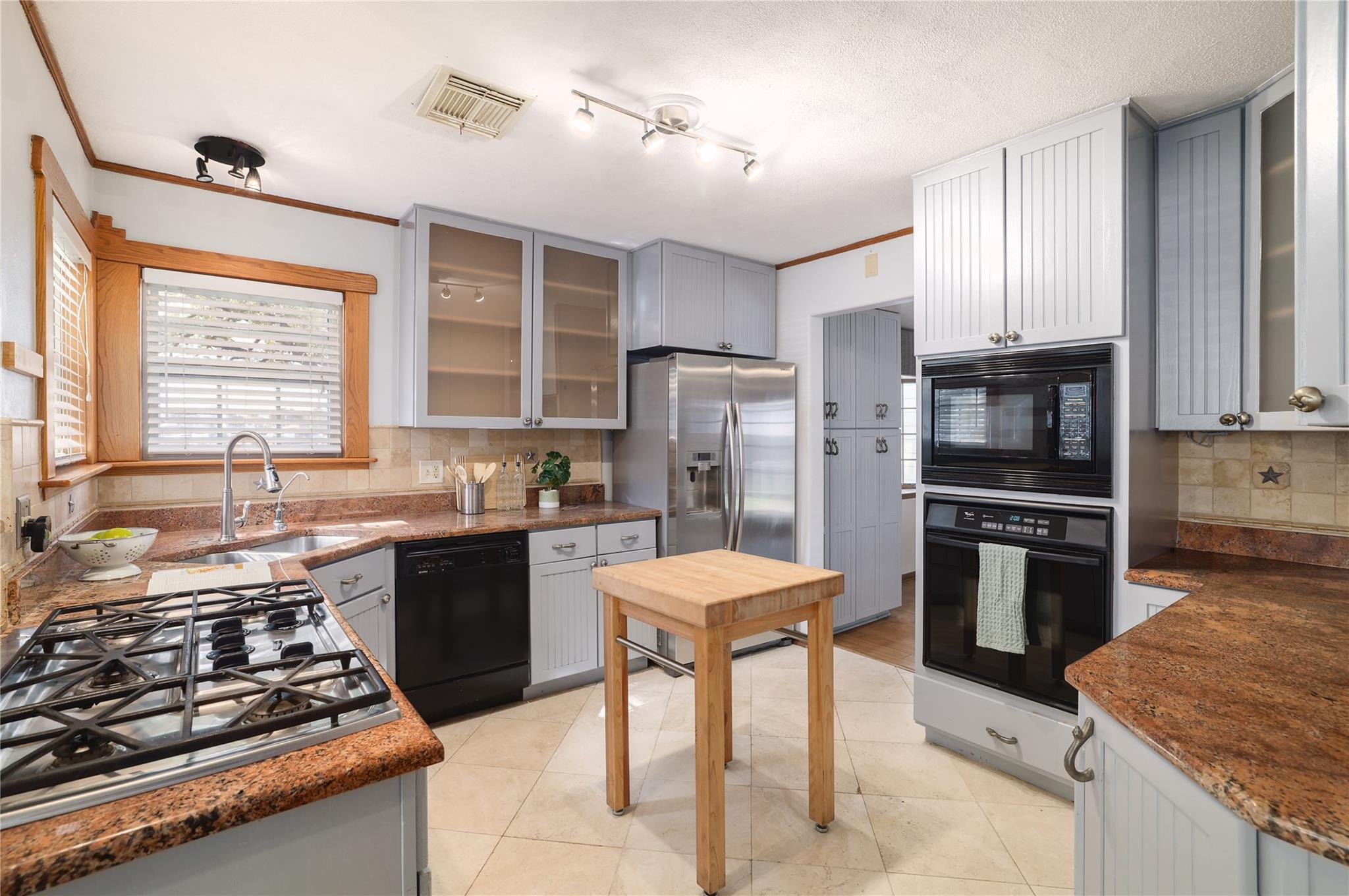 1920 W 40th St, Austin, TX 78731