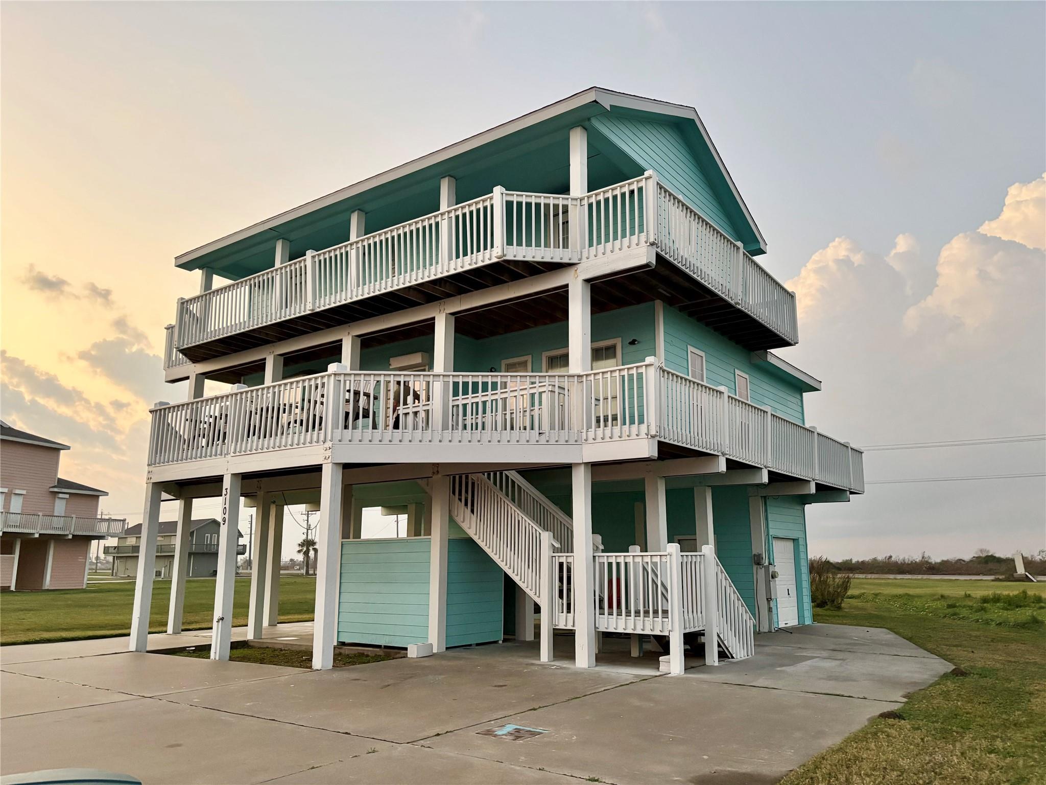 3109 Diane St, Crystal Beach, TX 77650