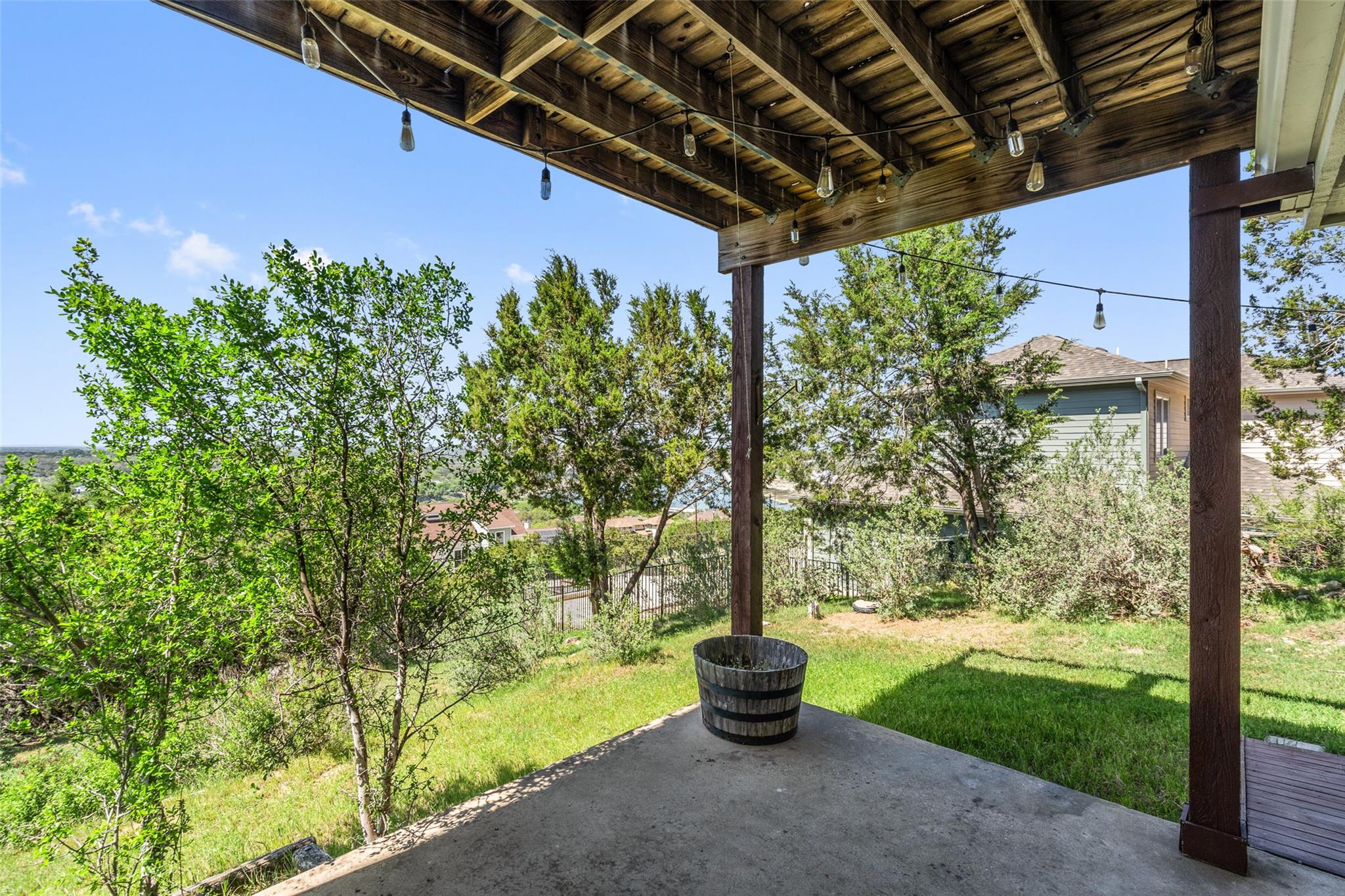 403 Rogart Dr, Spicewood, TX 78669