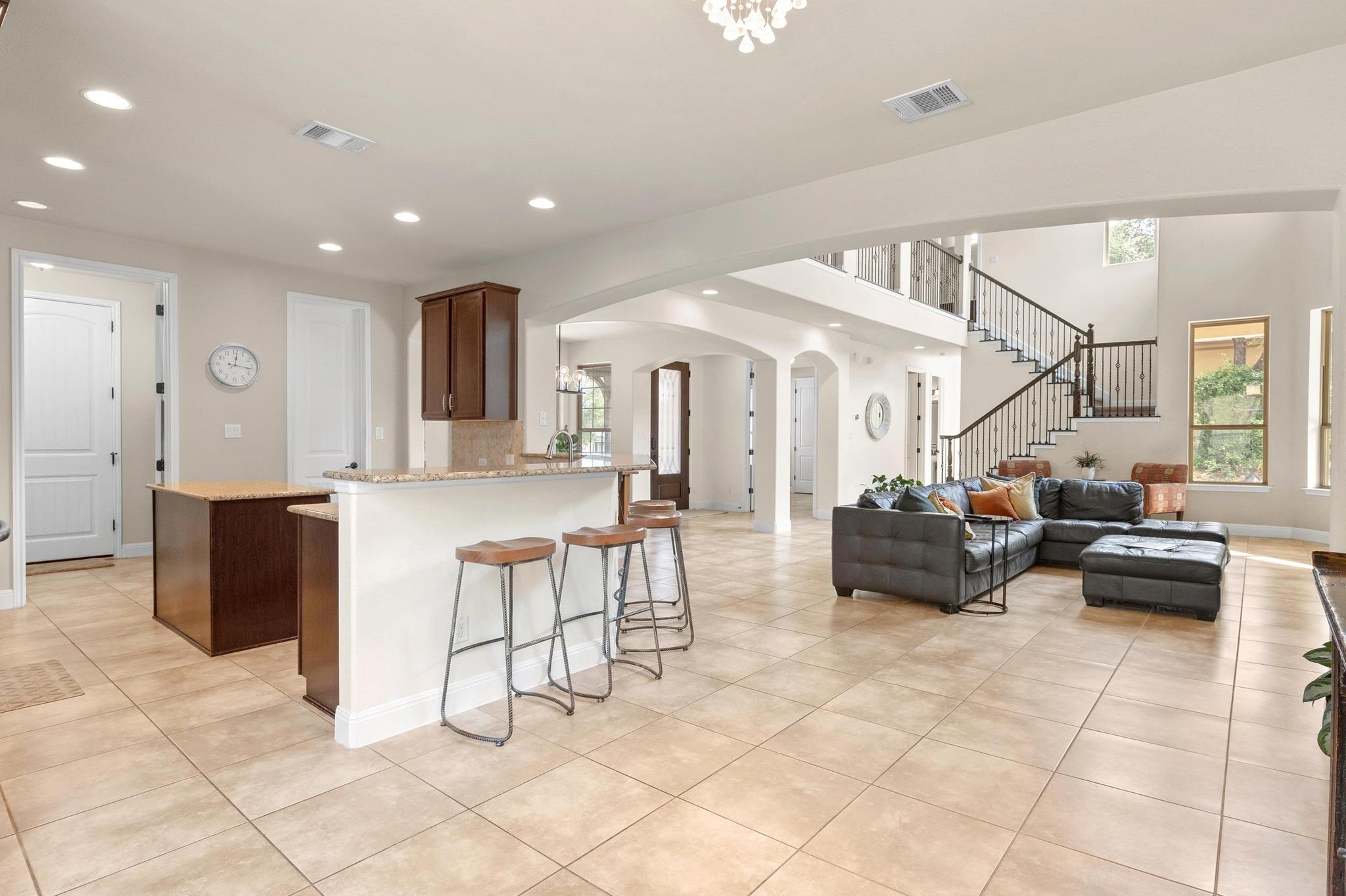 106 Tonkawa Trl W, Austin, TX 78738