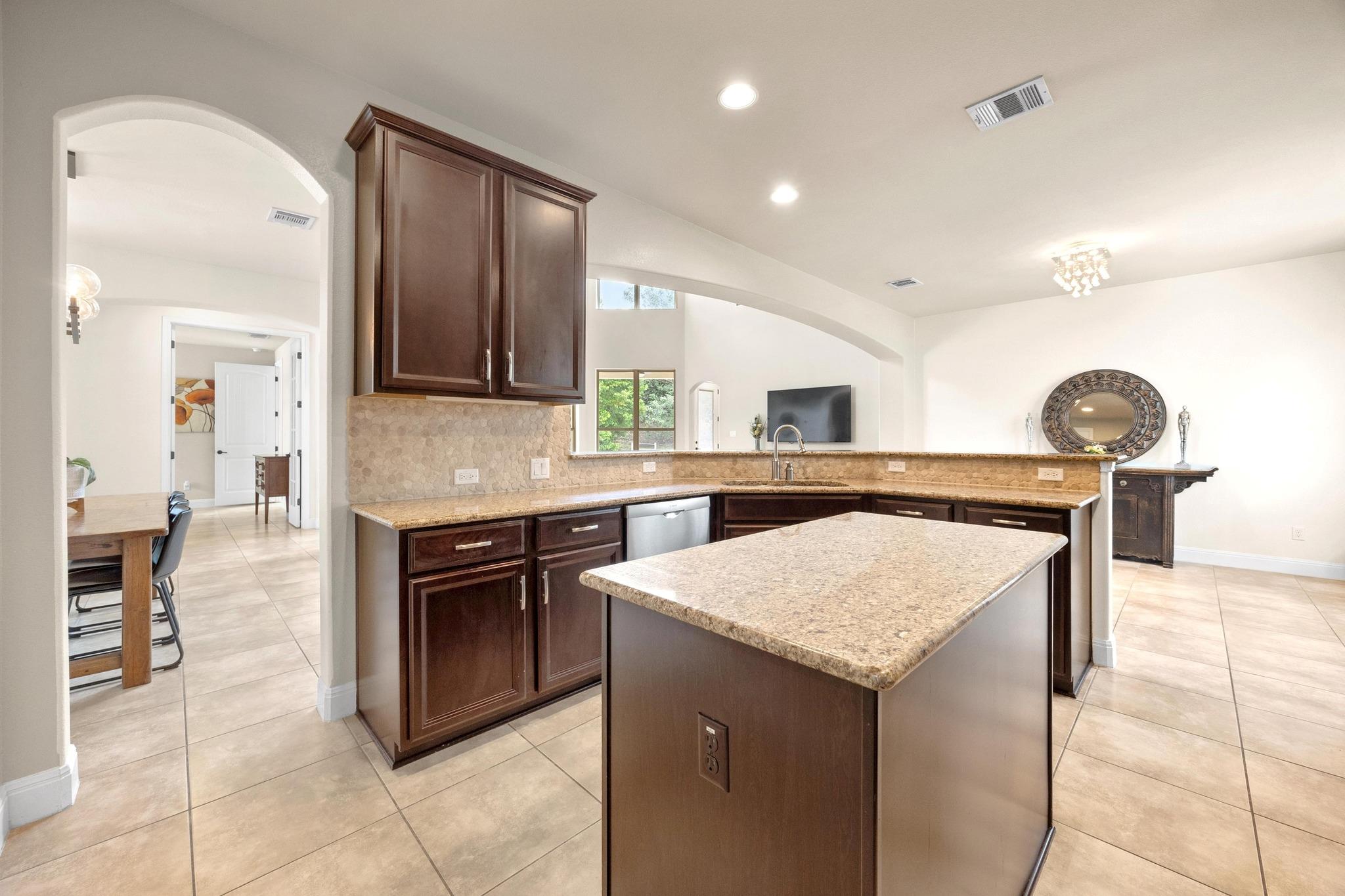 106 Tonkawa Trl W, Austin, TX 78738