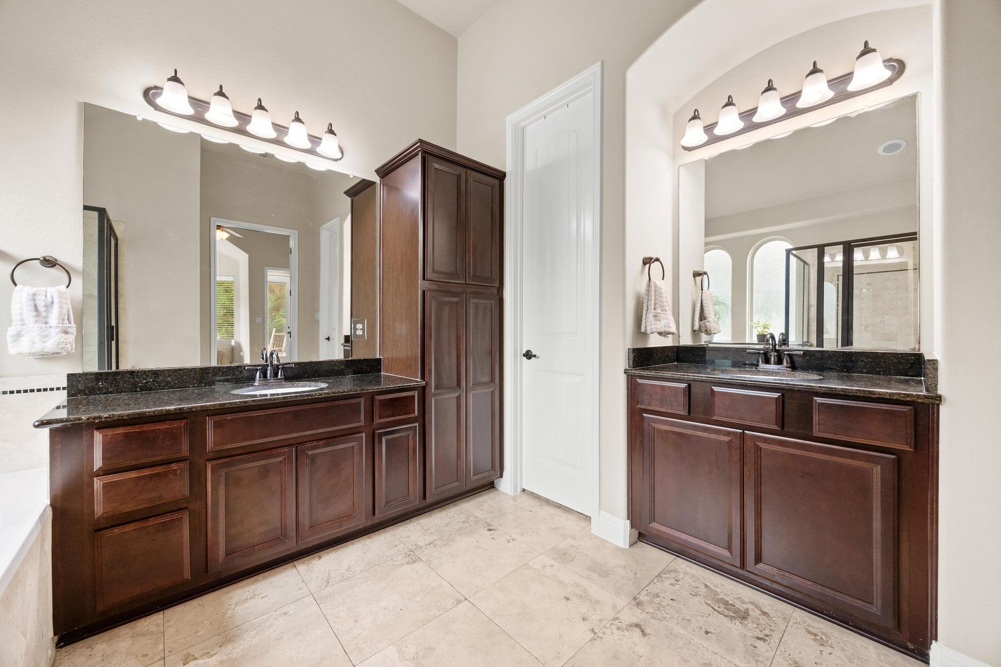 106 Tonkawa Trl W, Austin, TX 78738