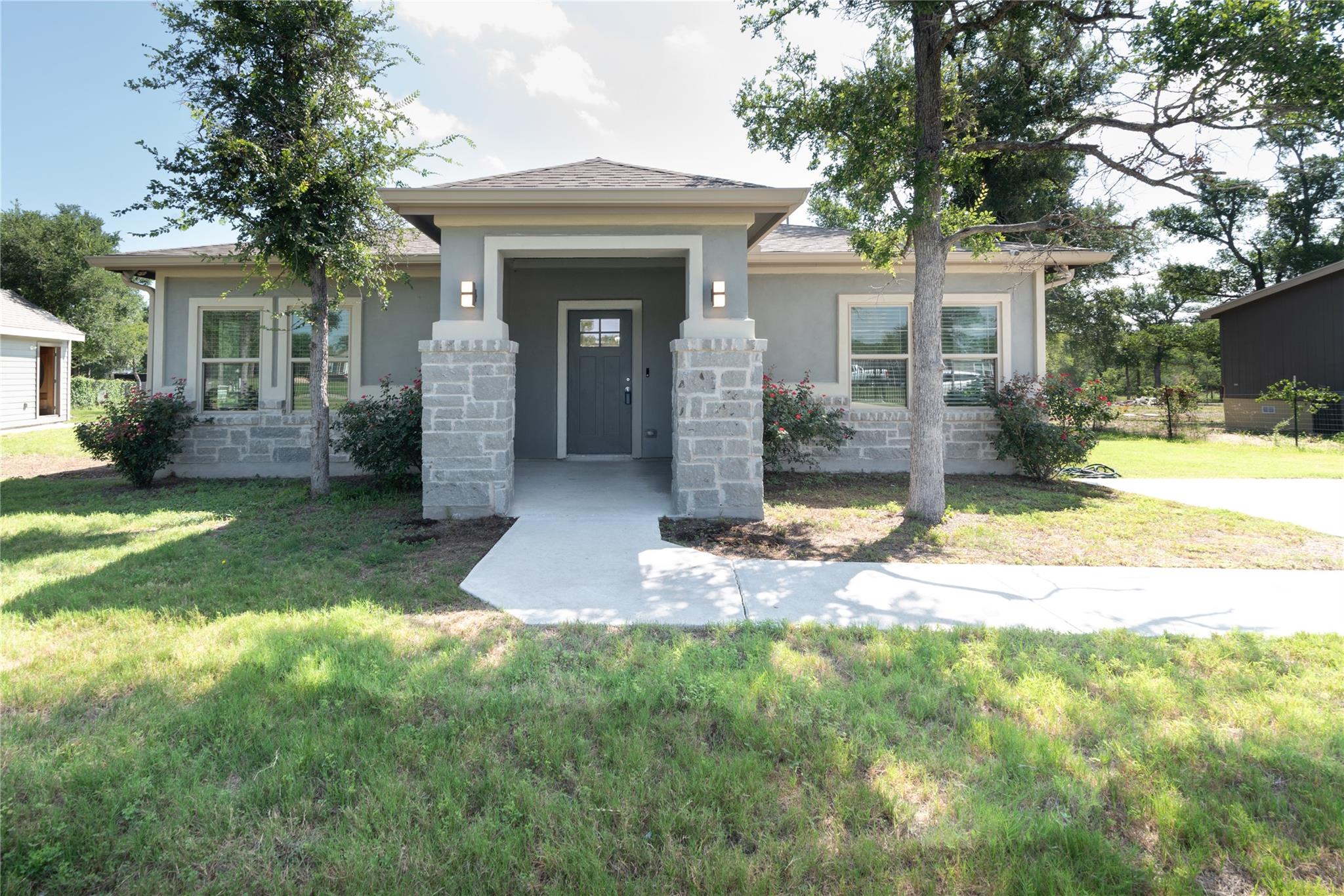 159 La Fortuna Dr, Del Valle, TX 78617