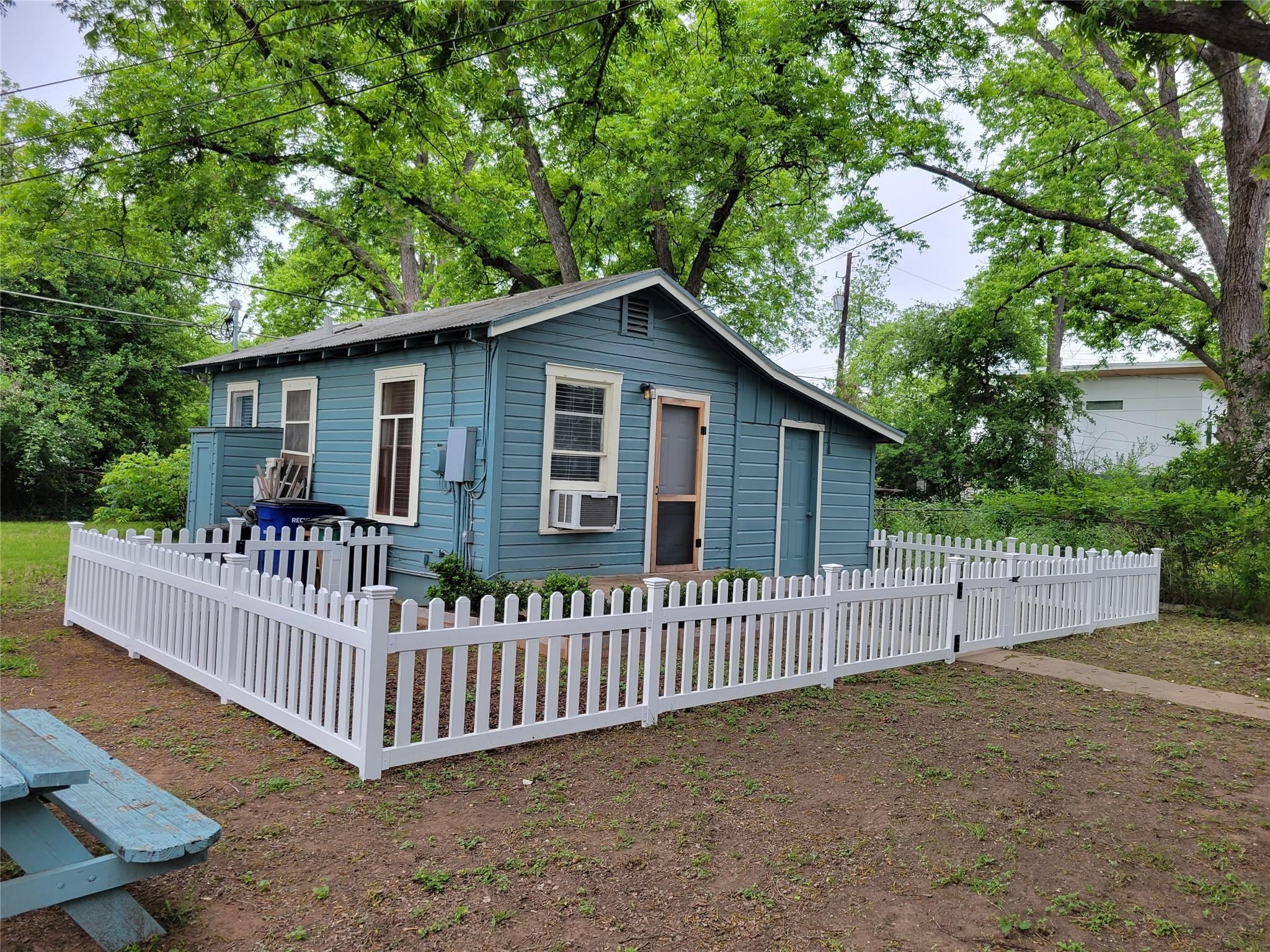 2511 E 2nd St E # B, Austin, TX 78702