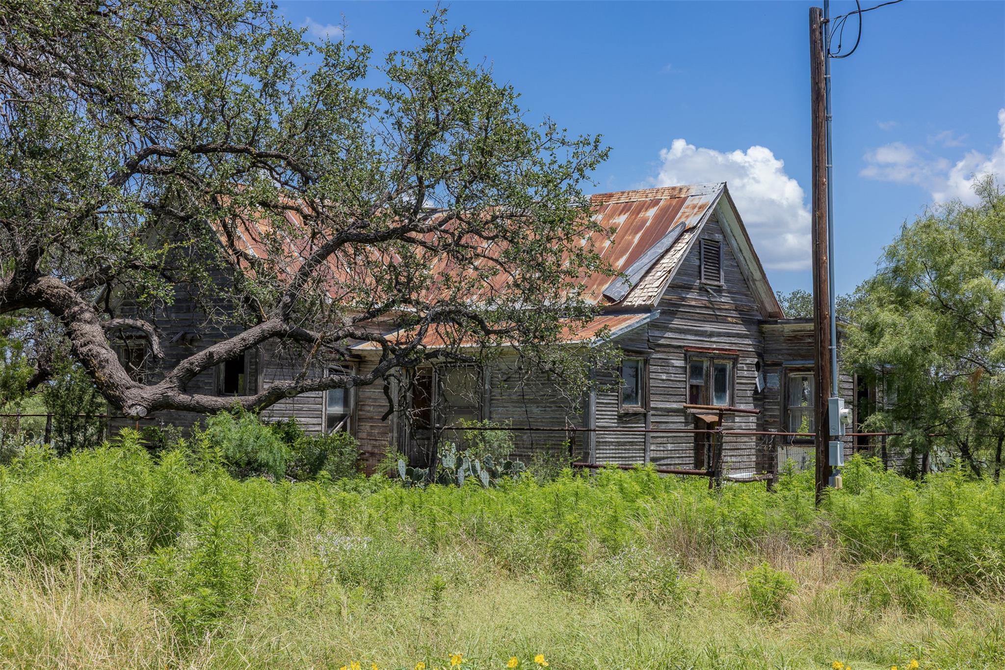 000 W. 17th St, Brady, TX 76825