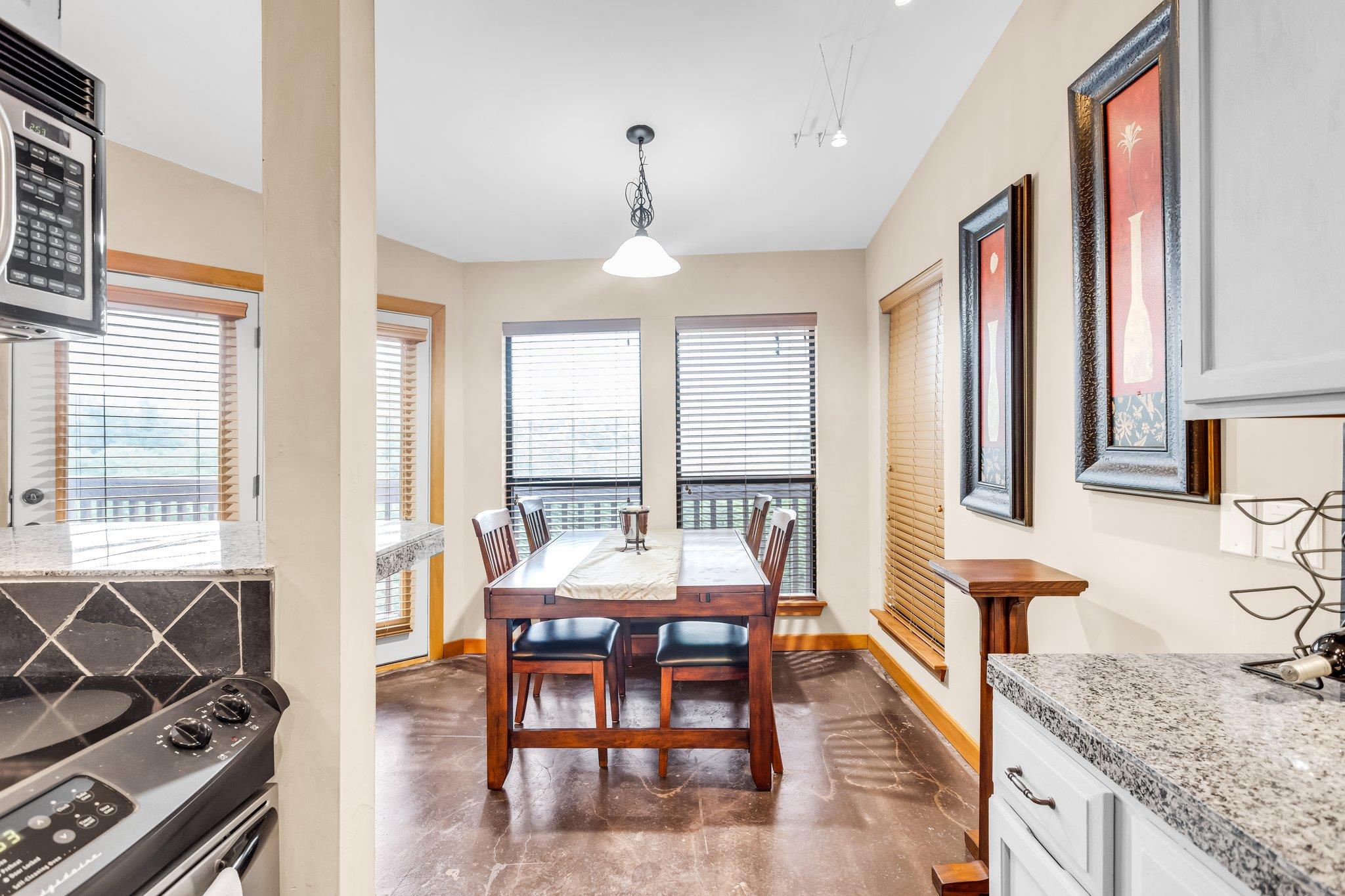 1406 Windsor Rd # 305, Austin, TX 78703