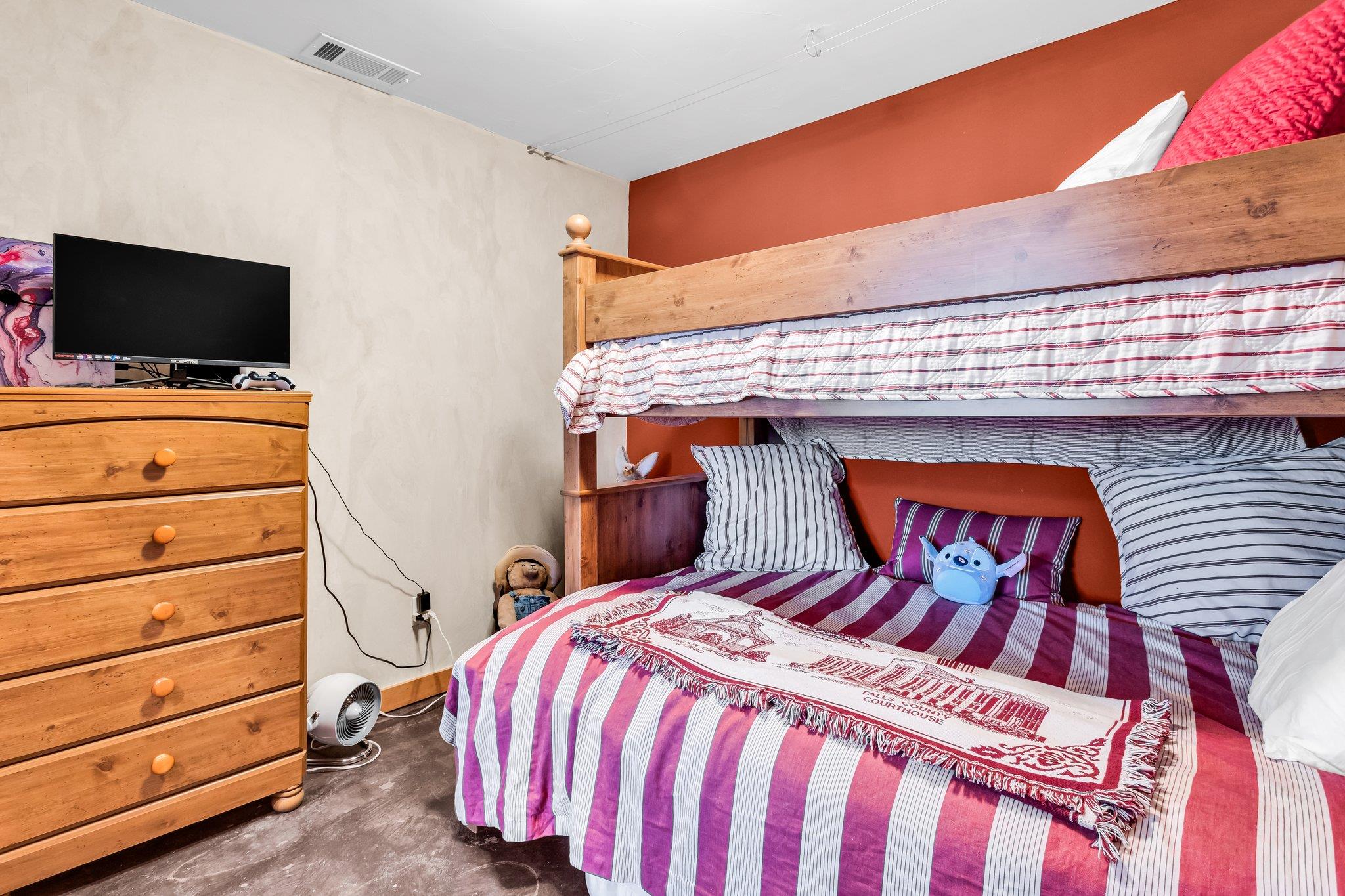 1406 Windsor Rd # 305, Austin, TX 78703