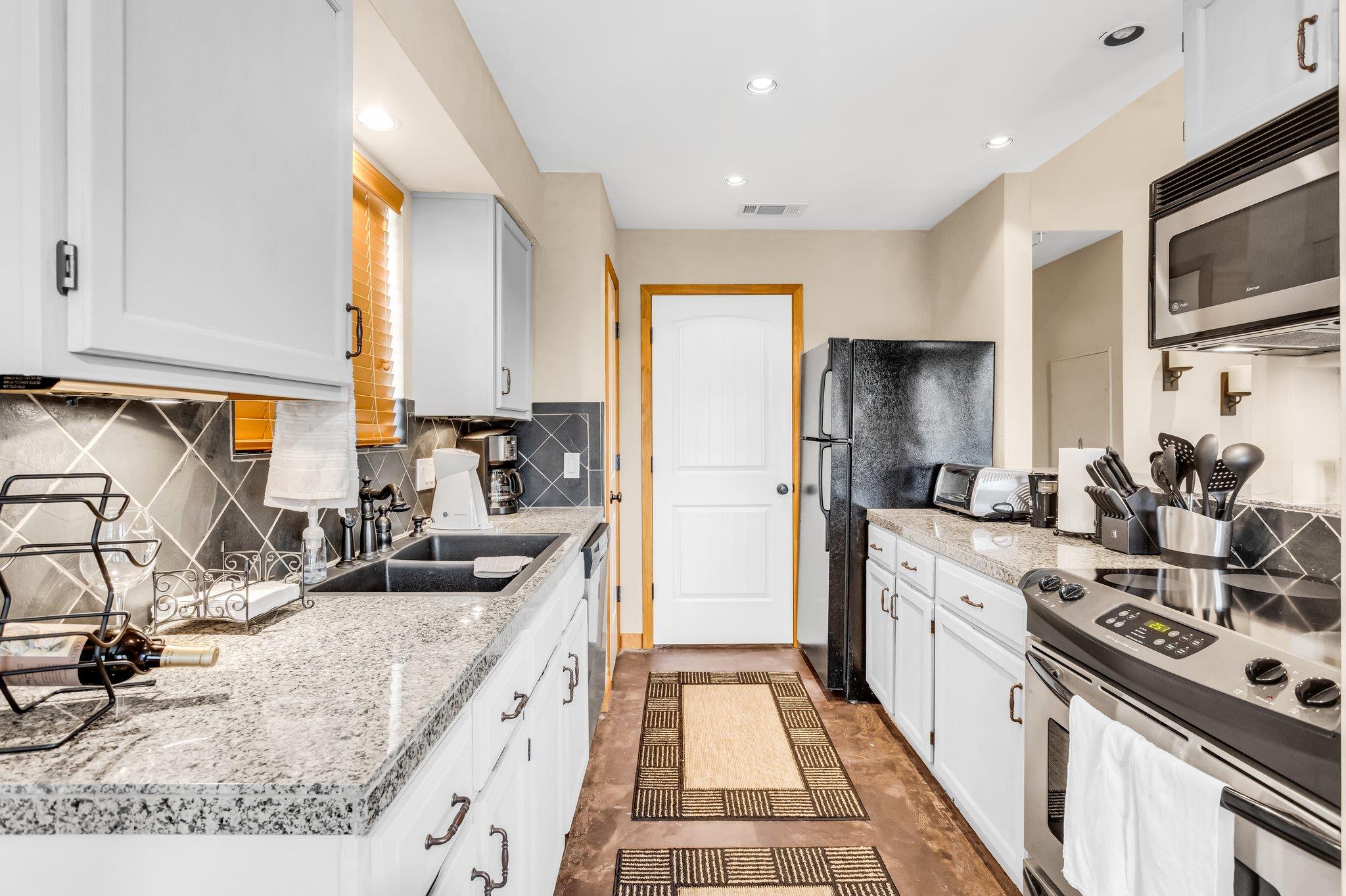 1406 Windsor Rd # 305, Austin, TX 78703