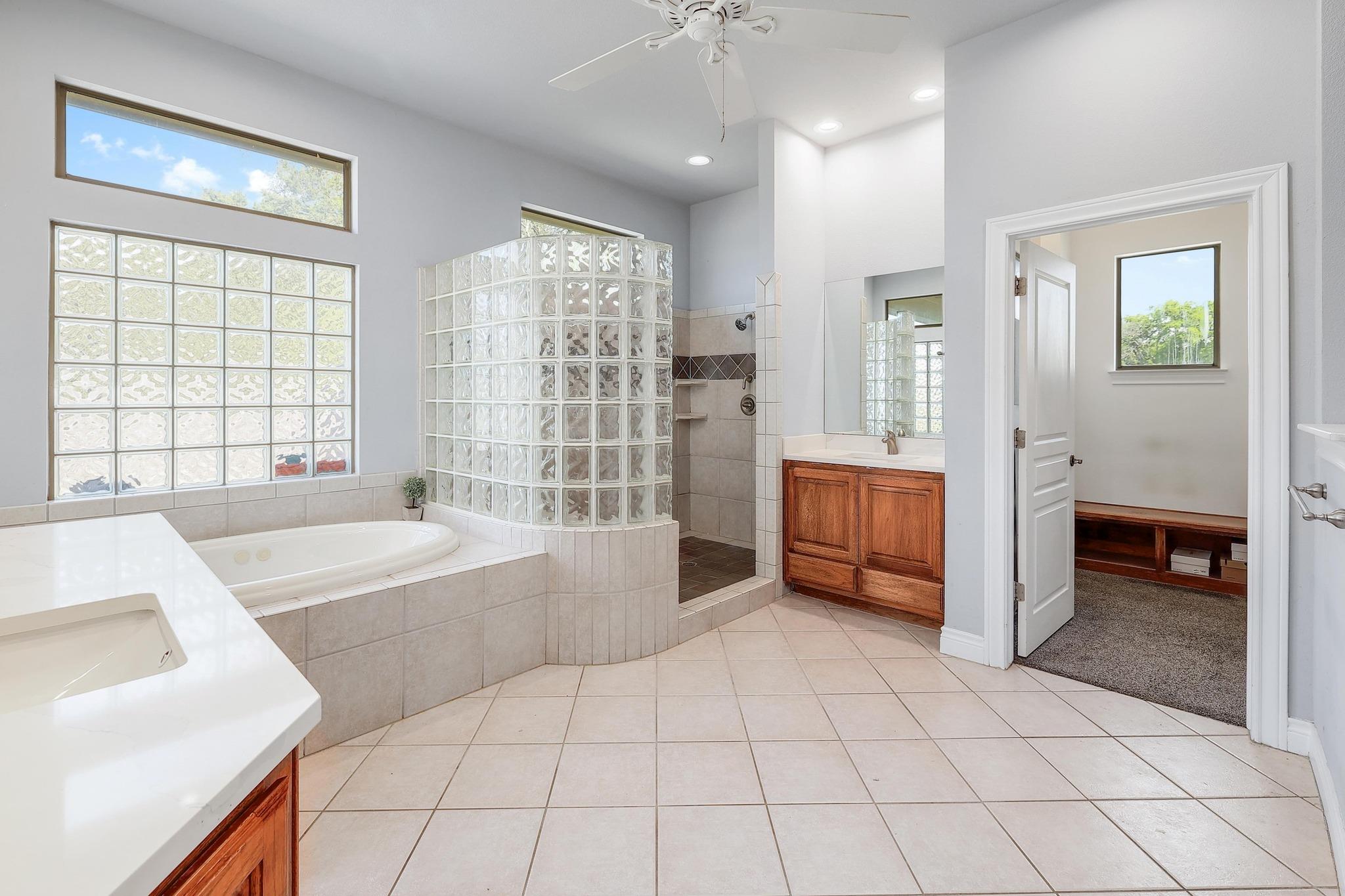 136 River View Rd, Liberty Hill, TX 78642