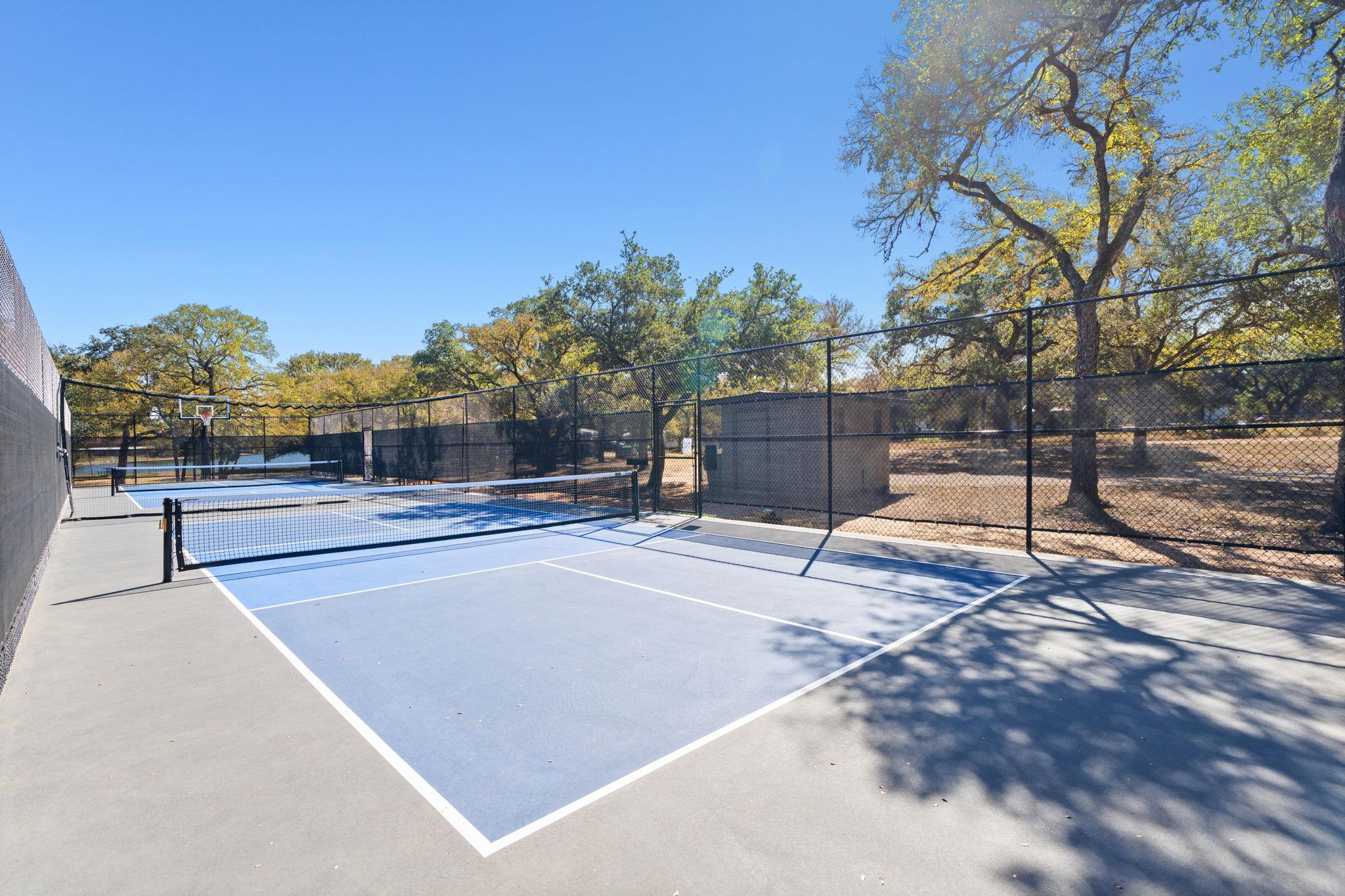 125 Channel Dr, Sunrise Beach, TX 78643