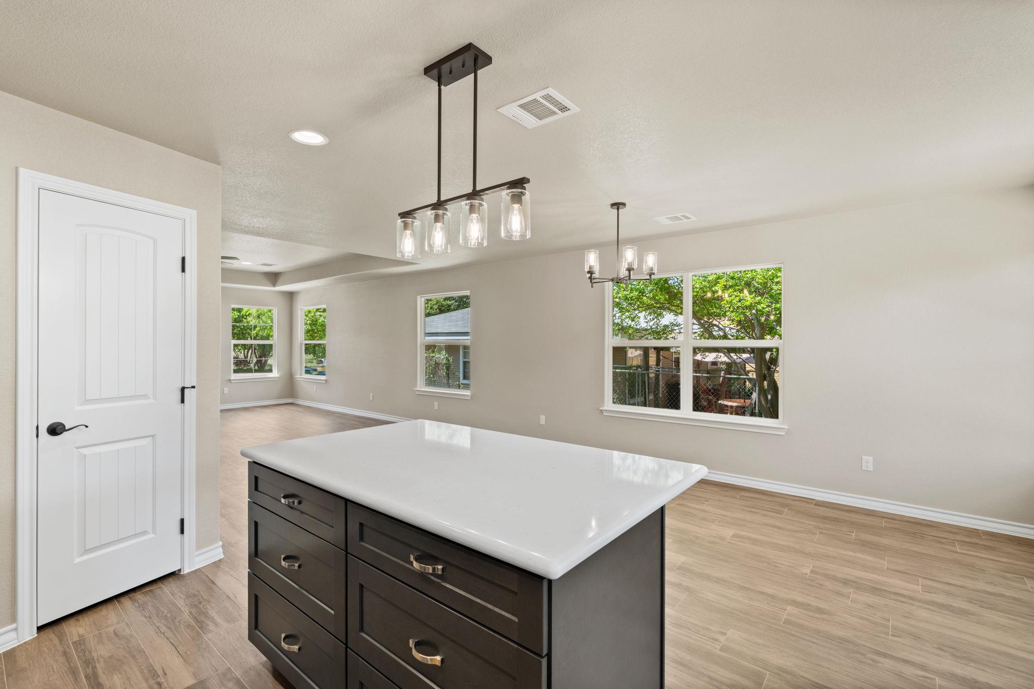125 Channel Dr, Sunrise Beach, TX 78643