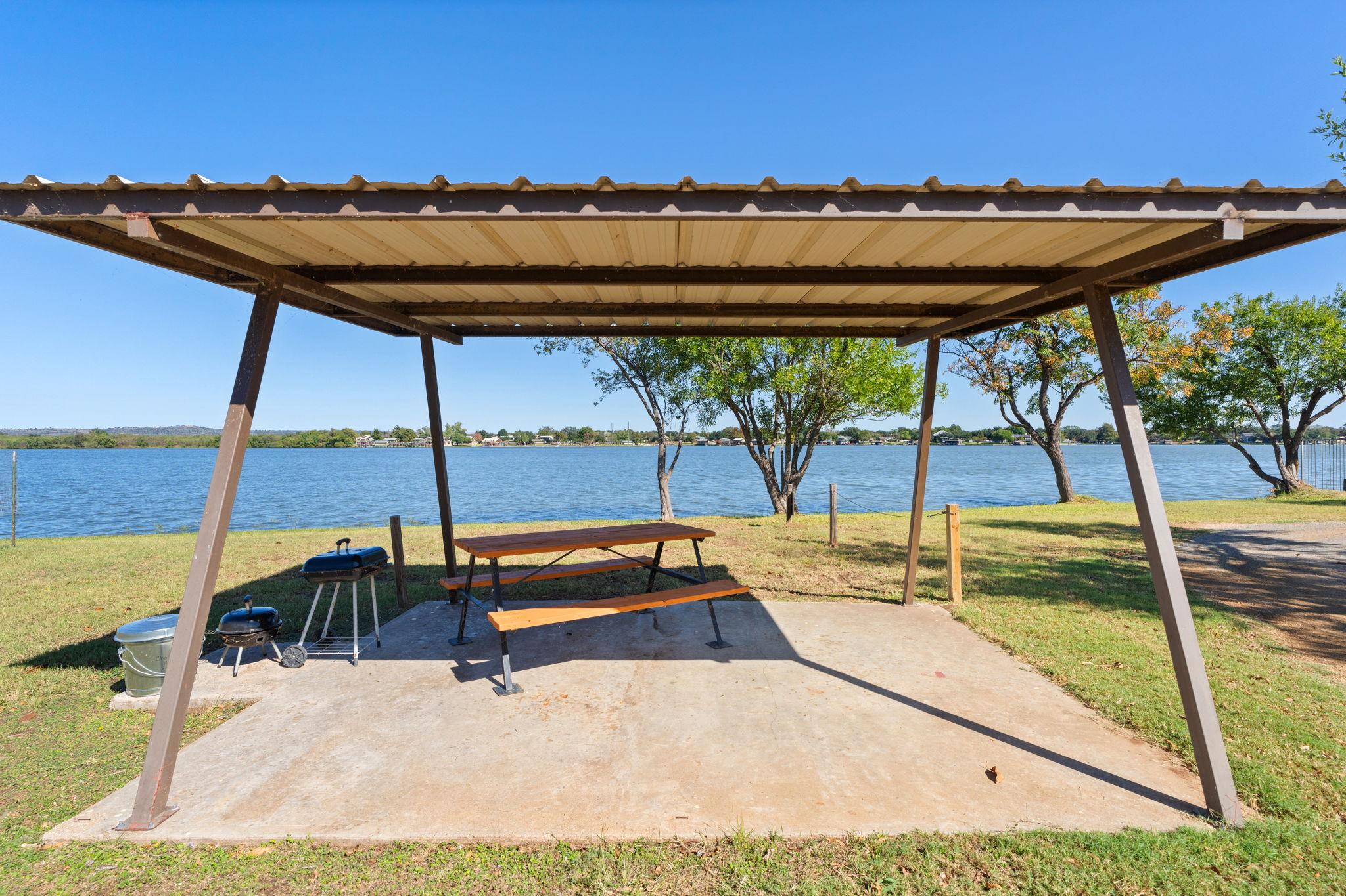 125 Channel Dr, Sunrise Beach, TX 78643