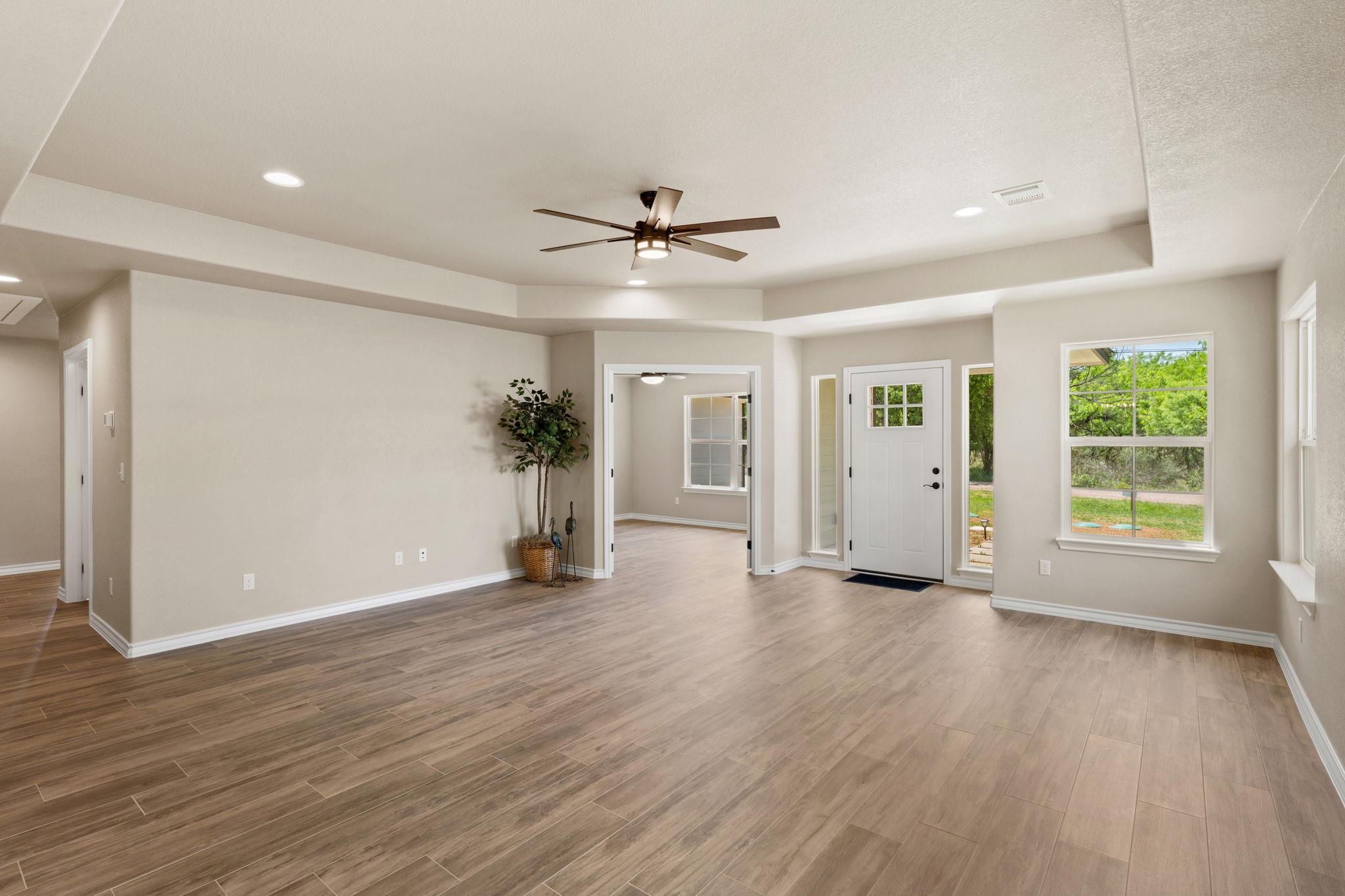 125 Channel Dr, Sunrise Beach, TX 78643