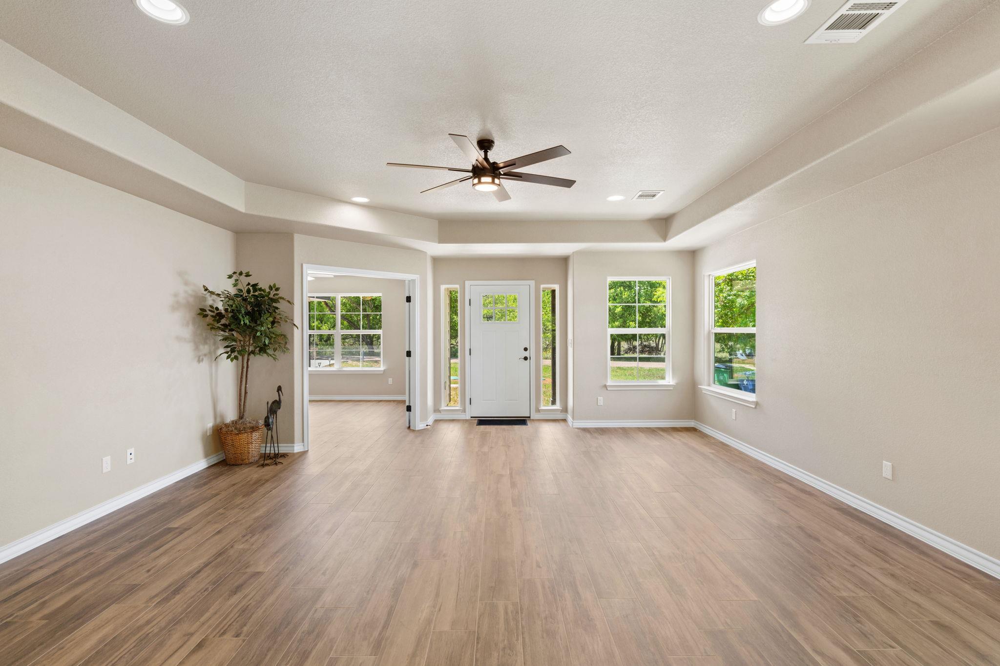 125 Channel Dr, Sunrise Beach, TX 78643
