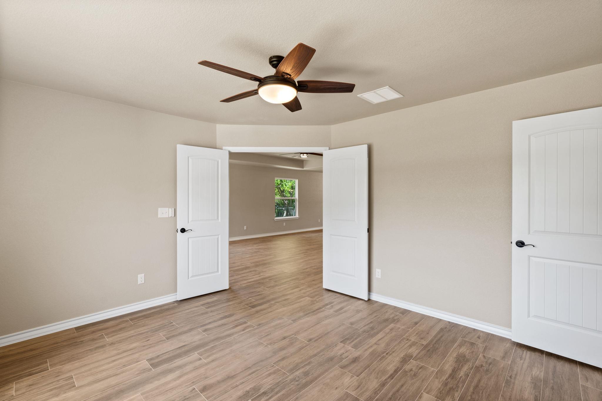 125 Channel Dr, Sunrise Beach, TX 78643