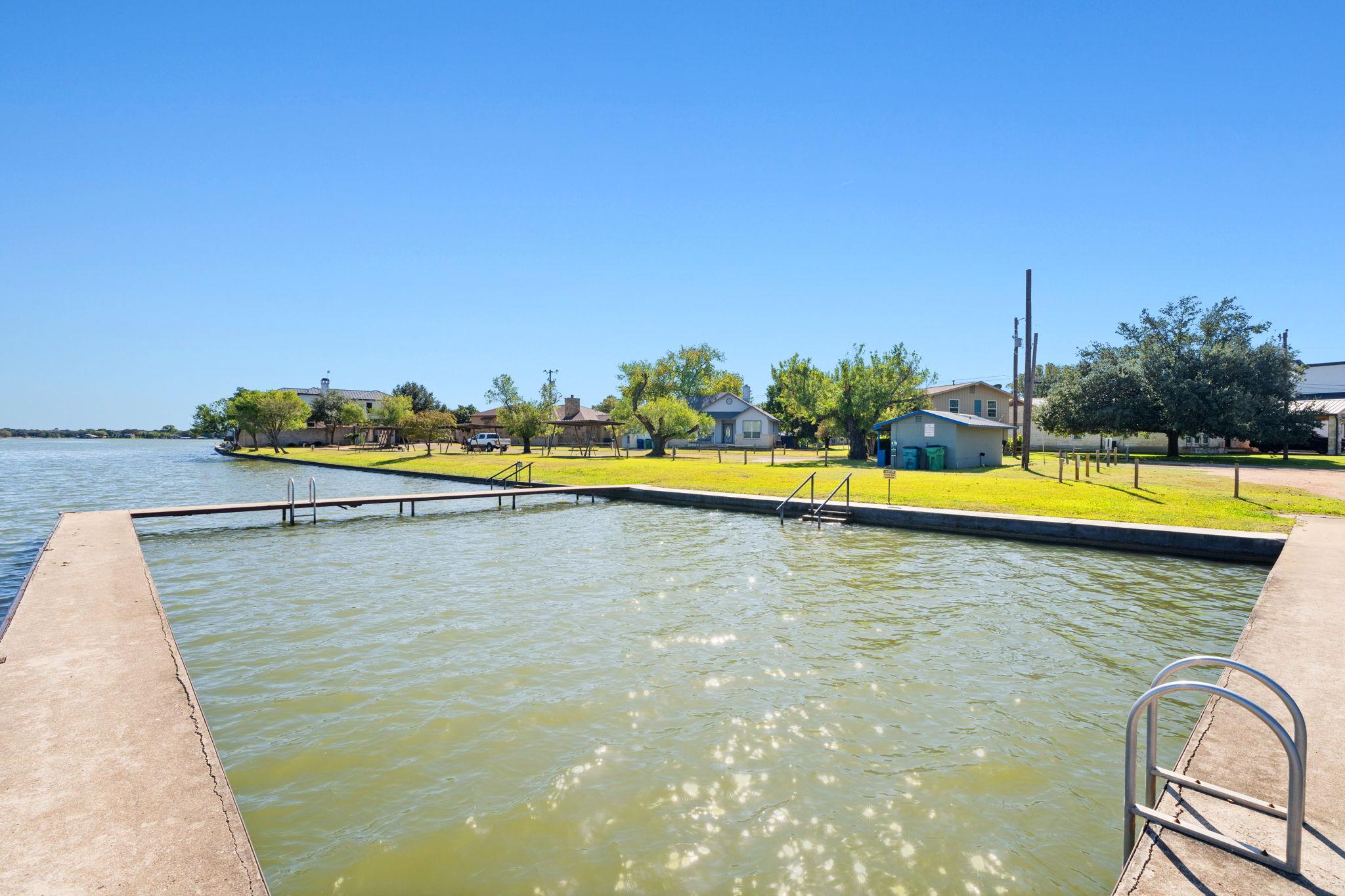 125 Channel Dr, Sunrise Beach, TX 78643