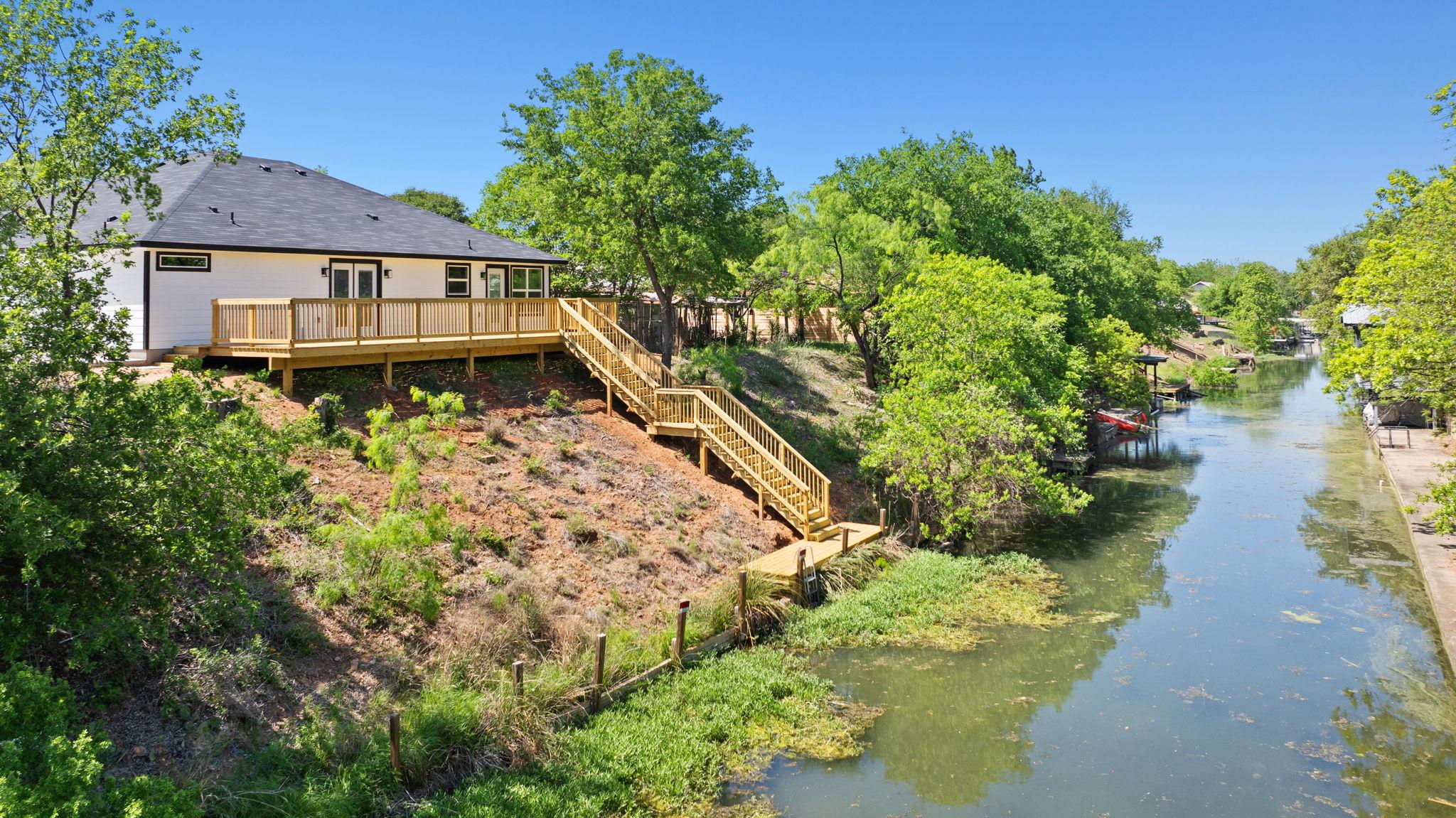 125 Channel Dr, Sunrise Beach, TX 78643