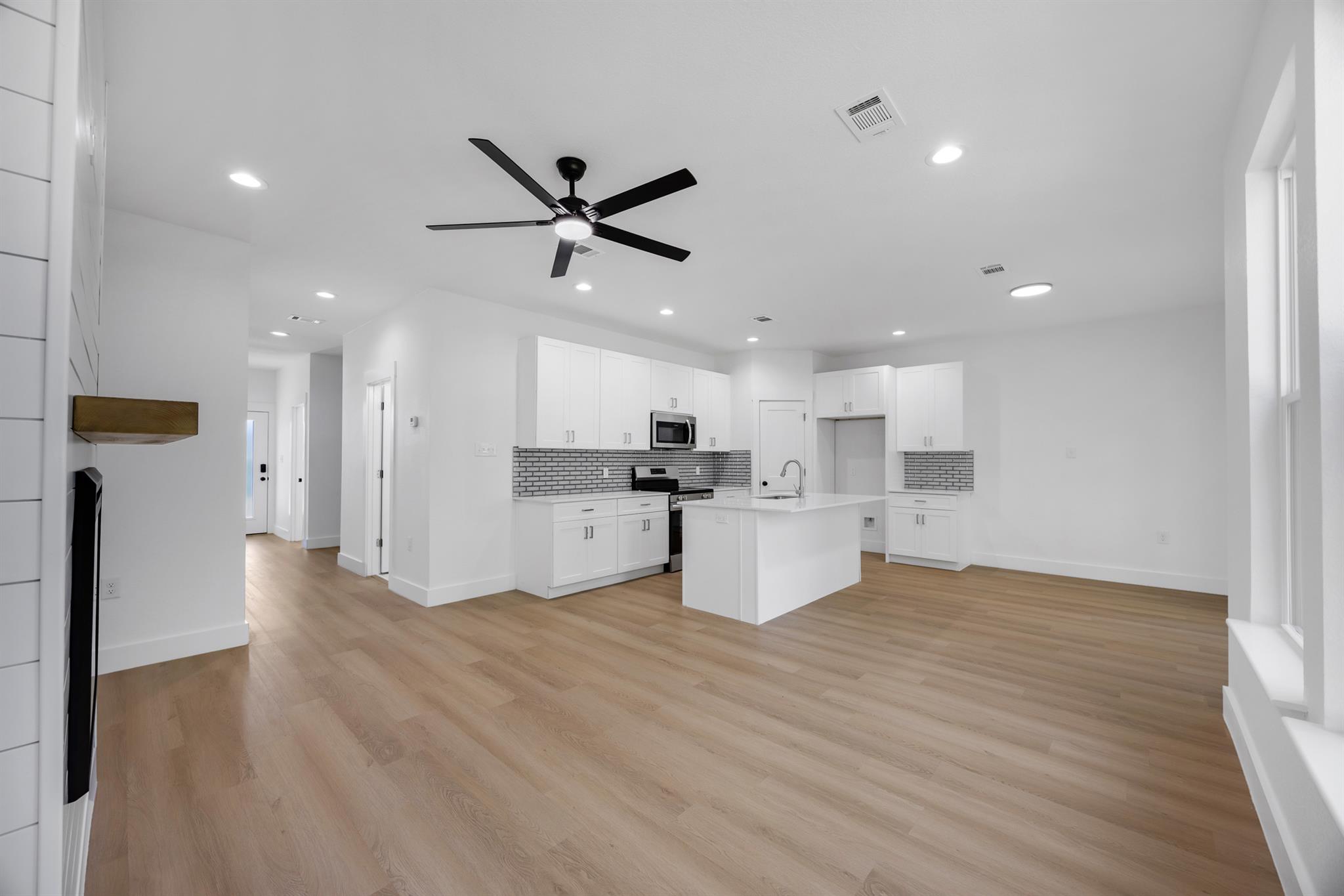 240 Hanauma Dr, Bastrop, TX 78602