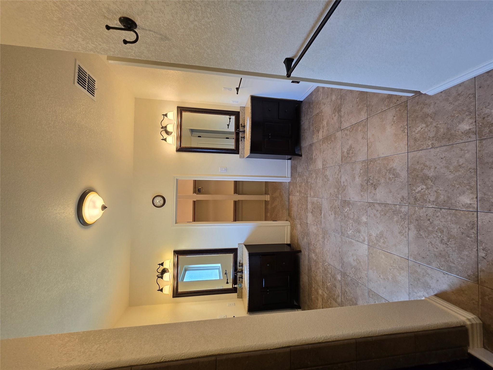 95 Pinehurst St, Meadowlakes, TX 78654