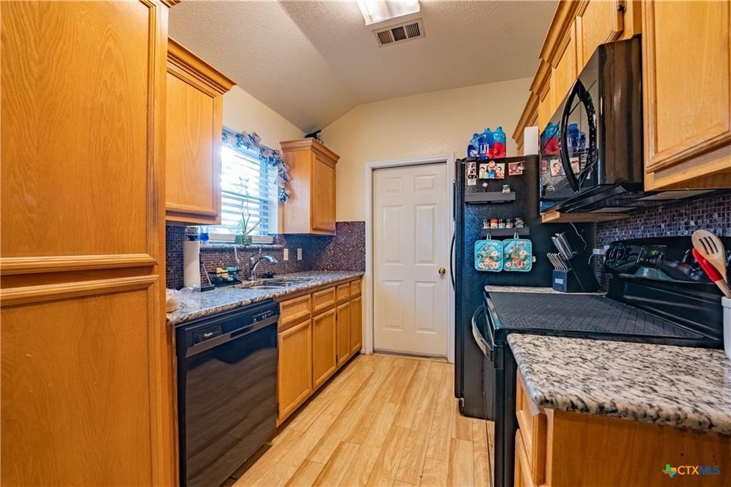 304 N 1st St, Nolanville, TX 76559