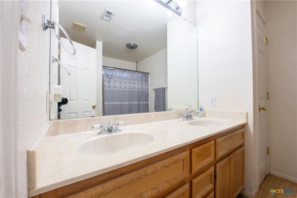 304 N 1st St, Nolanville, TX 76559