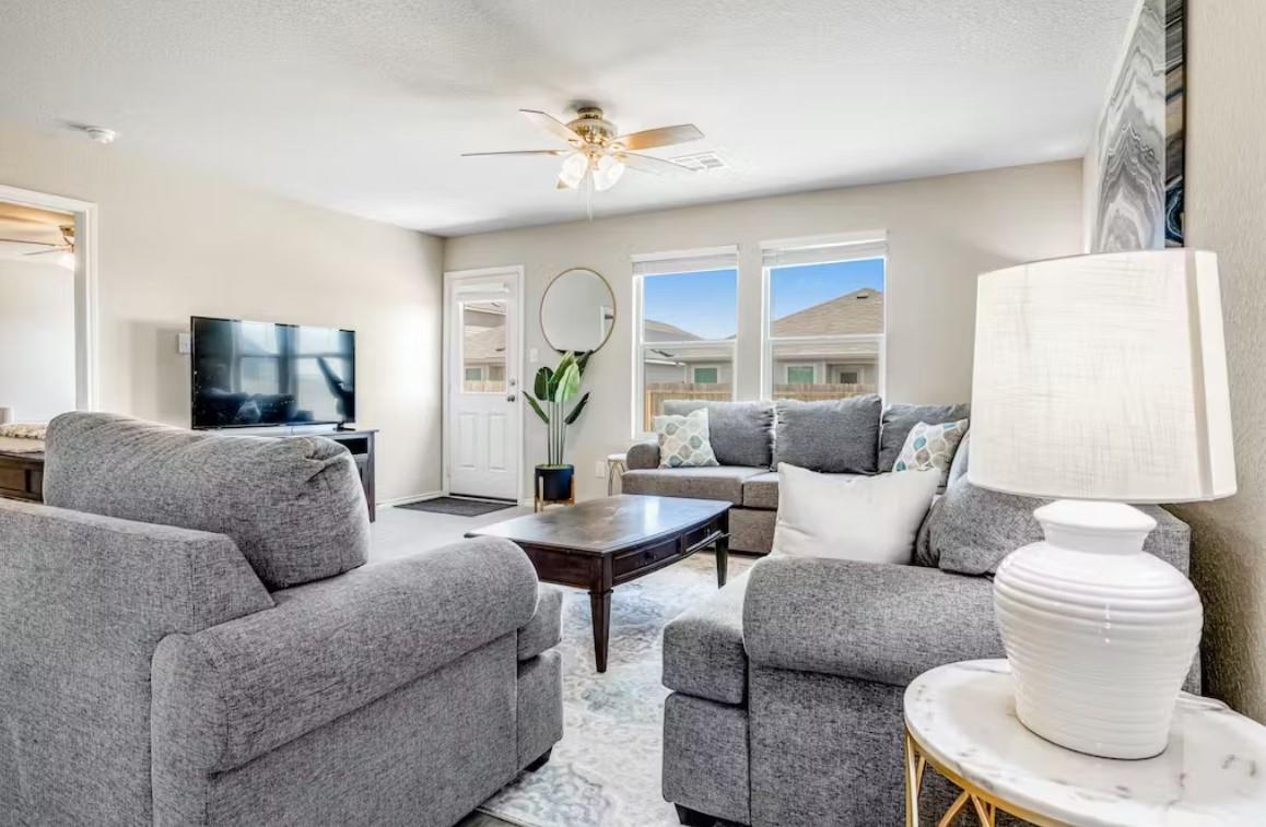 1927 Grey Catbird St, New Braunfels, TX 78130