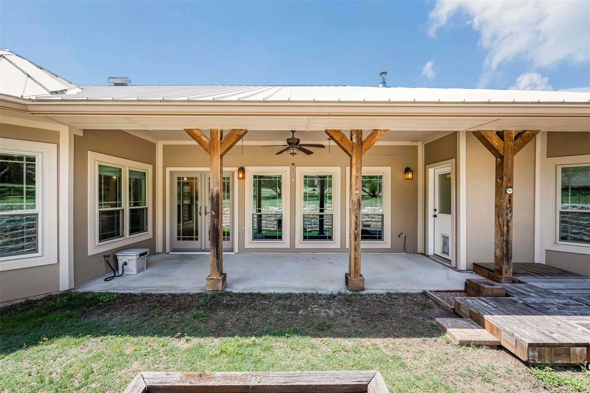 211 E Creek Dr, Dripping Springs, TX 78620
