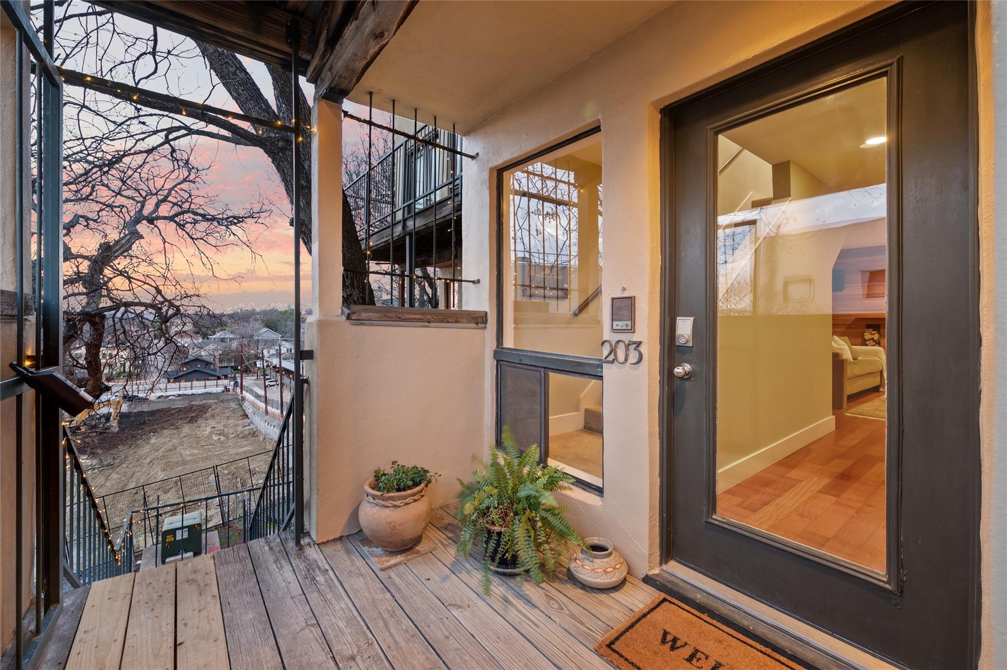 1106 W 6th St # 203, Austin, TX 78703