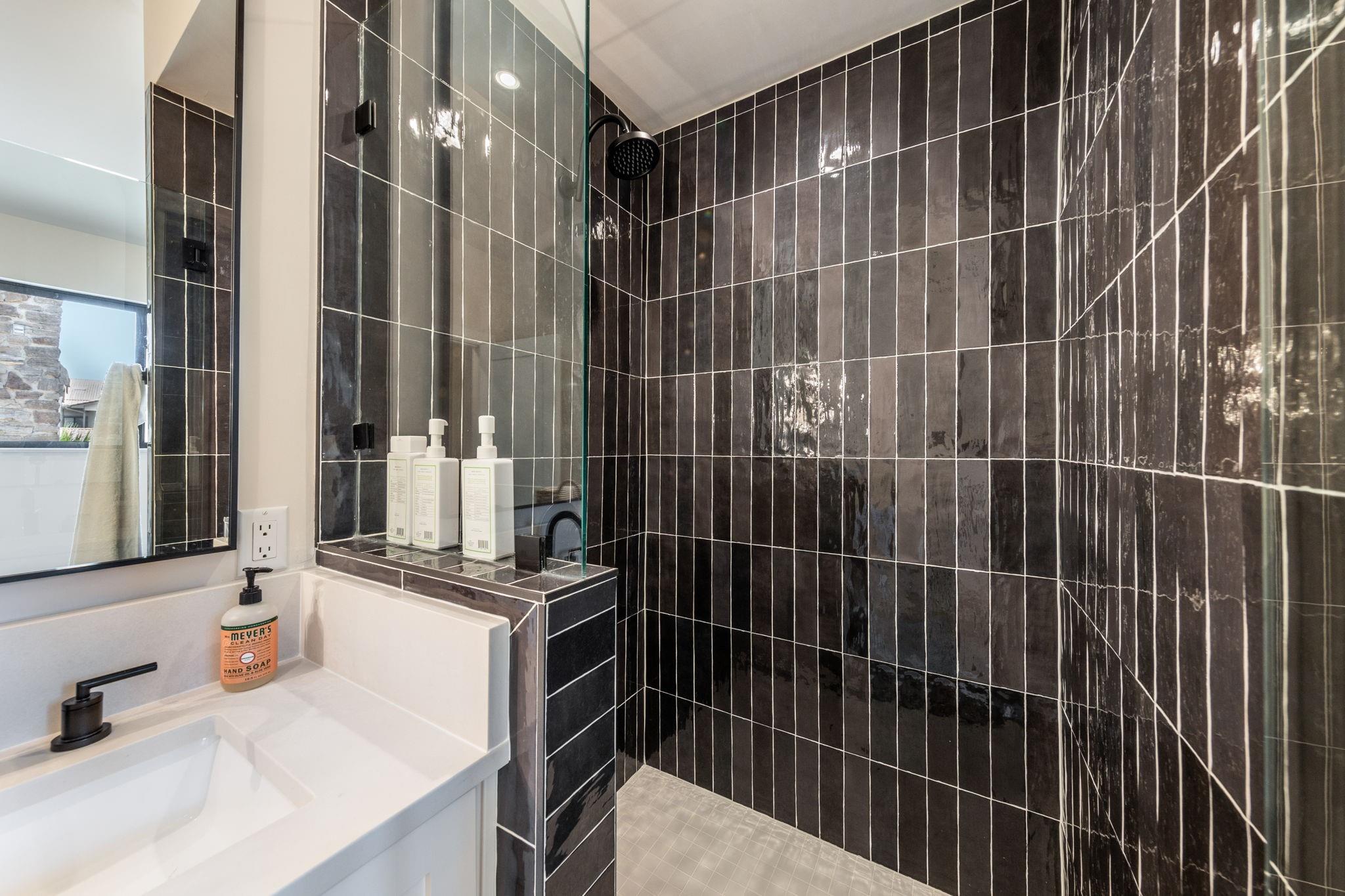 402 Island Dr # B, Horseshoe Bay, TX 78657