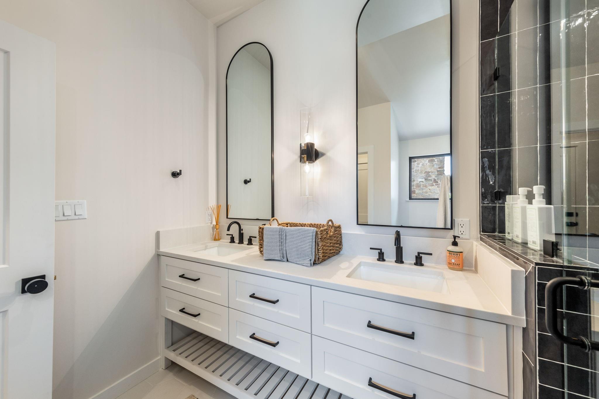 402 Island Dr # B, Horseshoe Bay, TX 78657