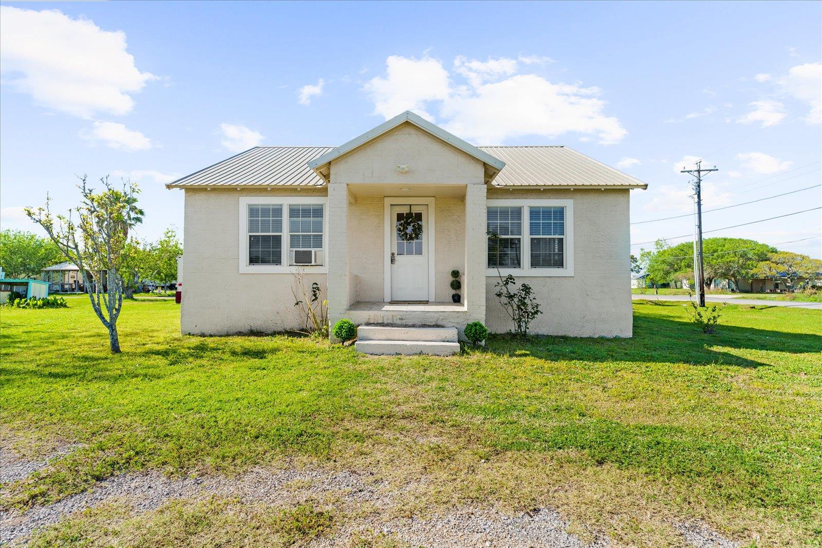 115 N Byers St, Port O'Connor, TX 77982