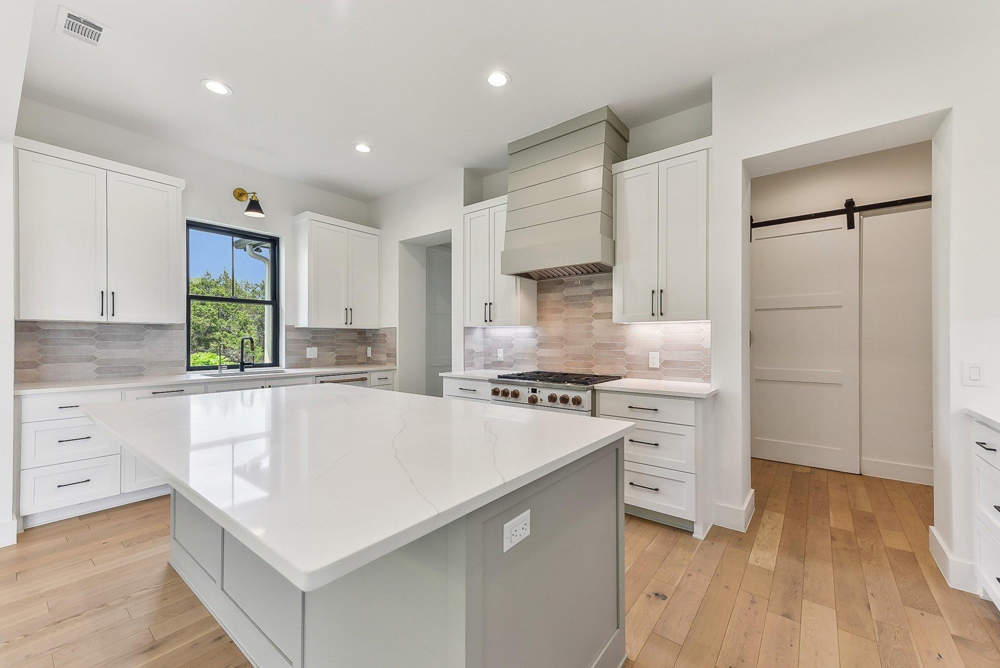 116 Tranquility Trails Dr, Spicewood, TX 78669