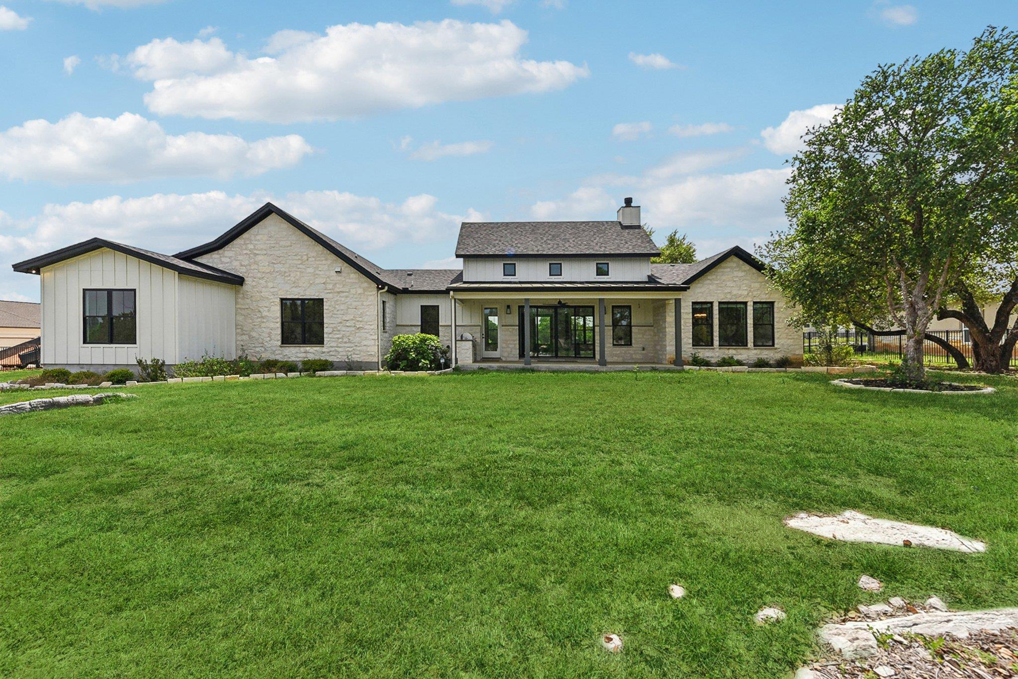 116 Tranquility Trails Dr, Spicewood, TX 78669