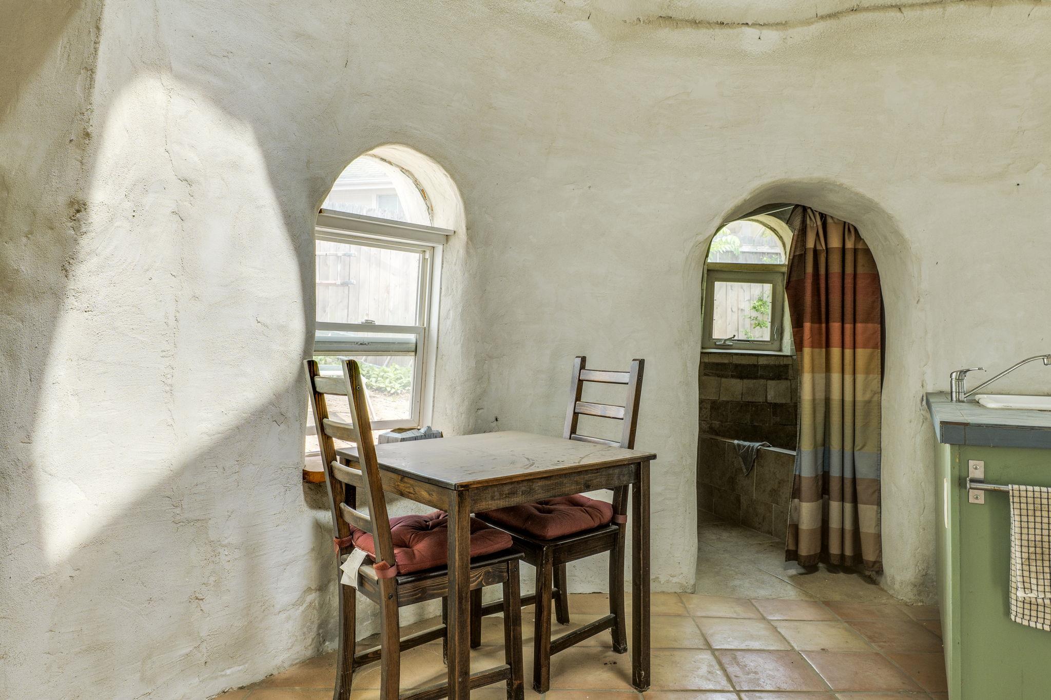 1212 E 10th St, Austin, TX 78702