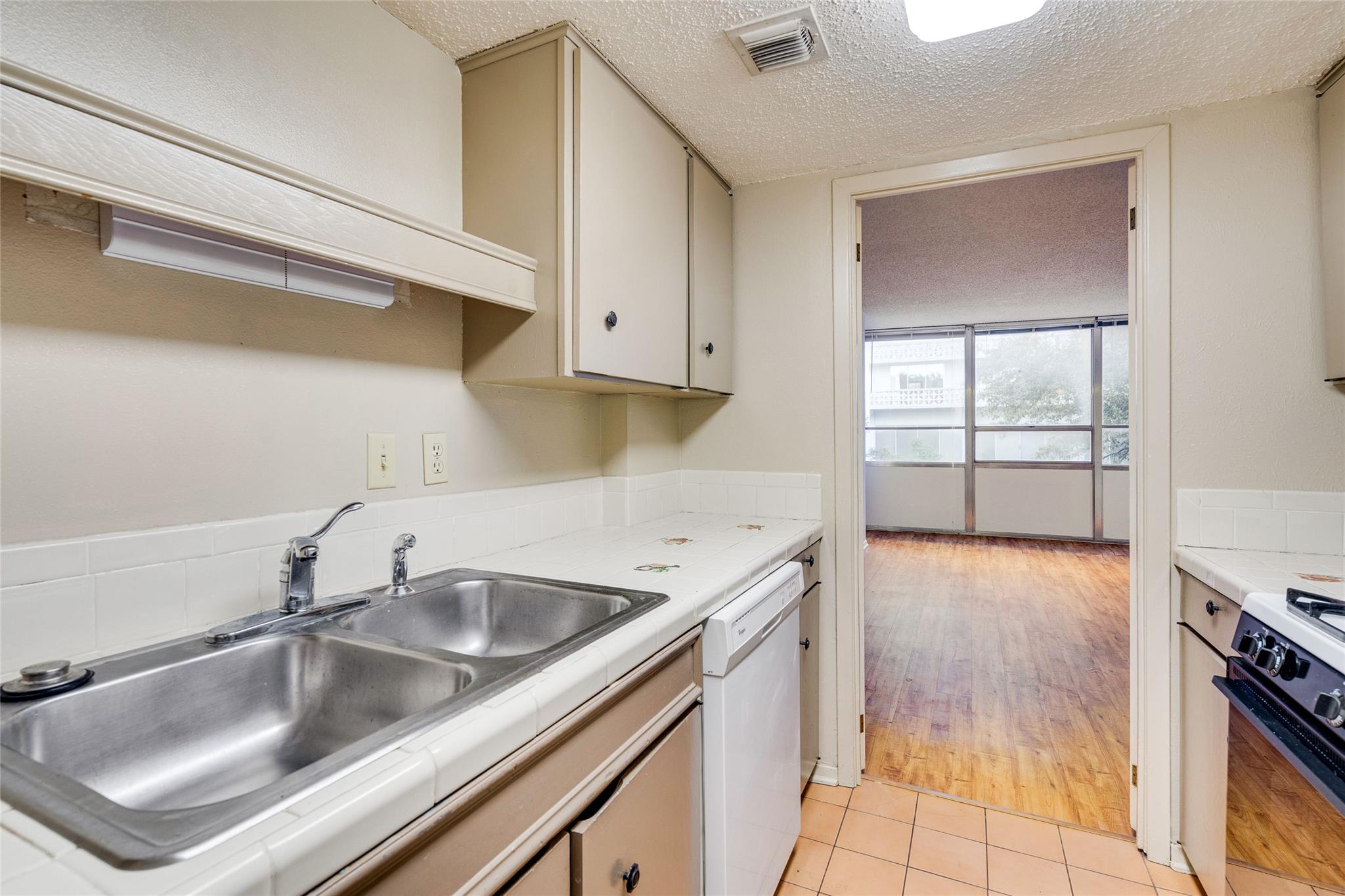 1800 Lavaca St # A214, Austin, TX 78701