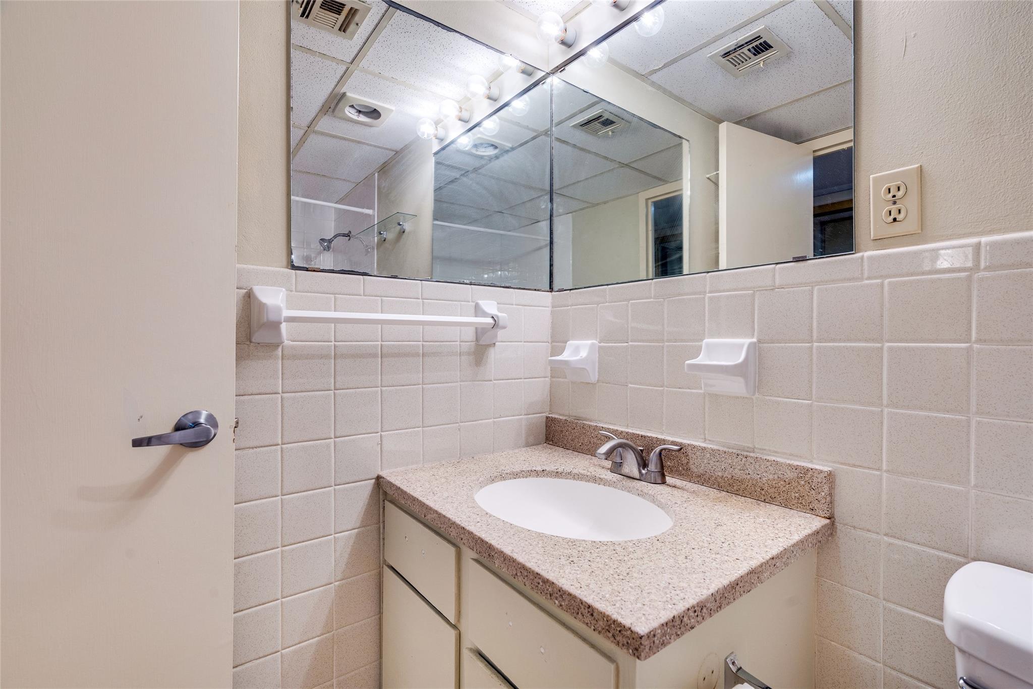 1800 Lavaca St # A214, Austin, TX 78701