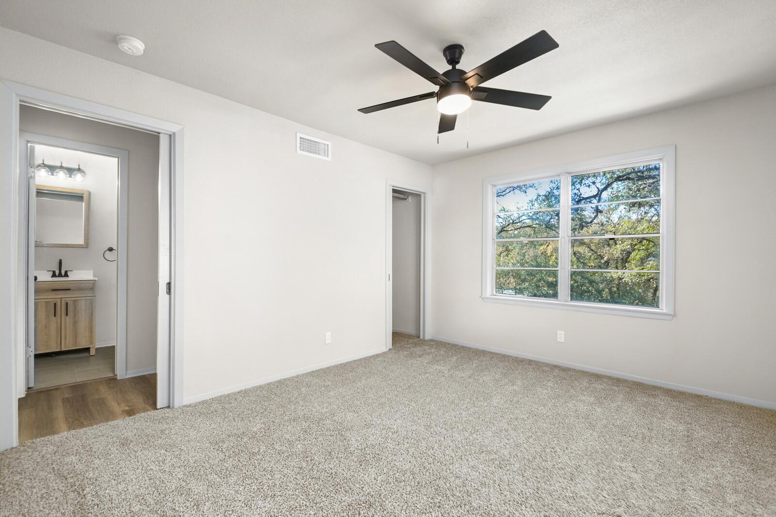 115 W Hillcrest Dr, San Marcos, TX 78666