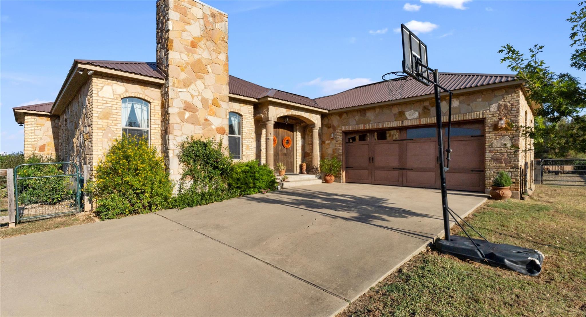 189 Sandy Creek Ranch Dr, Smithville, TX 78957