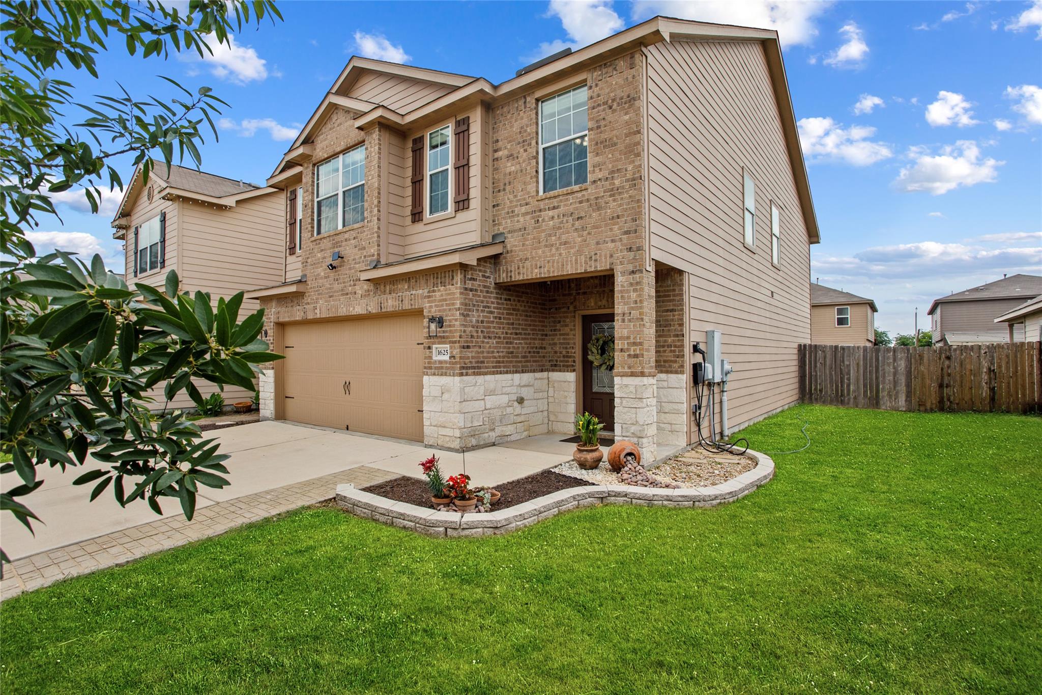 1625 Breanna Ln, Kyle, TX 78640