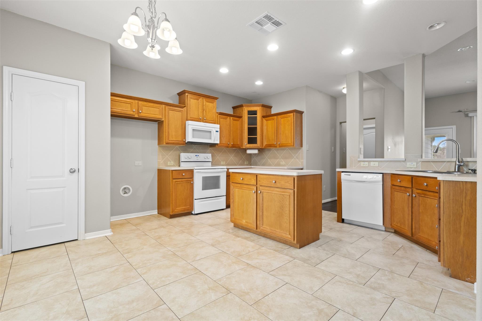 112 Mari Ln, Spicewood, TX 78669