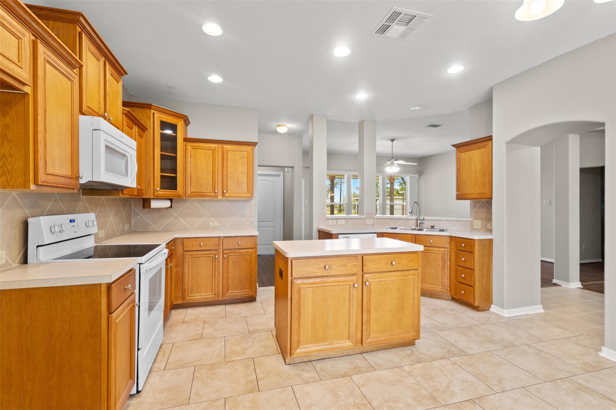 112 Mari Ln, Spicewood, TX 78669