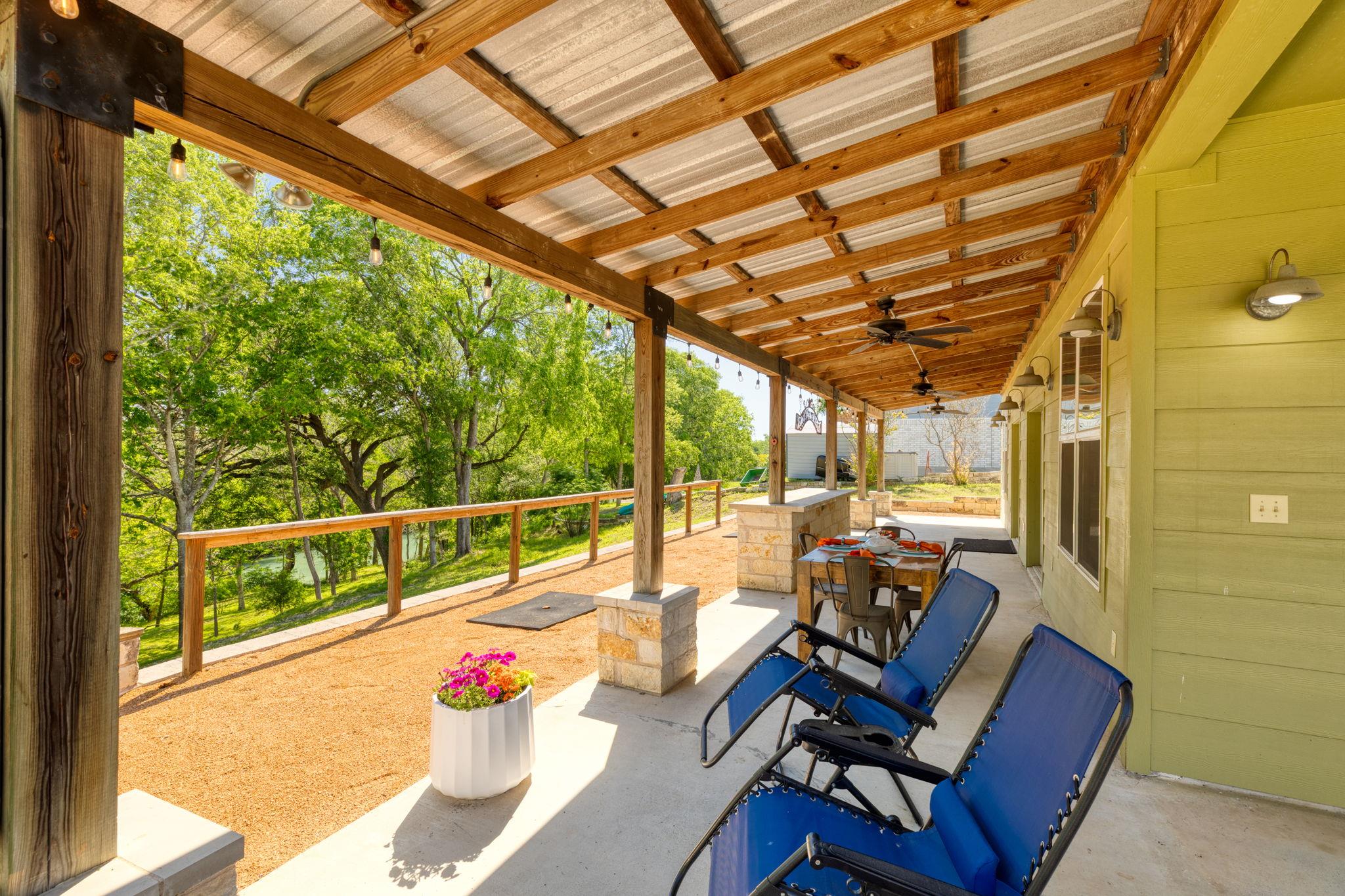 326 Red Bird Ln, Kingsbury, TX 78638