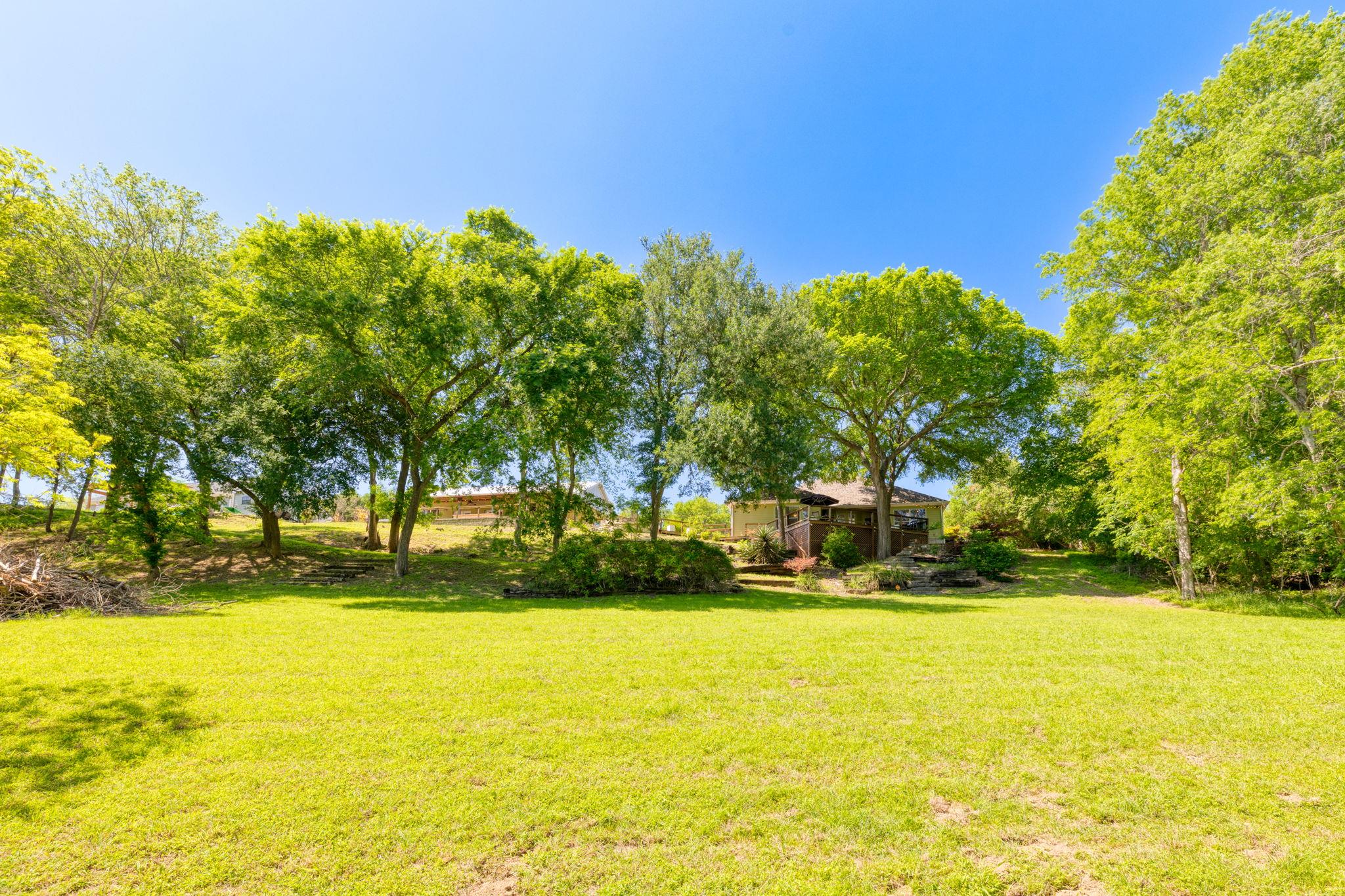 326 Red Bird Ln, Kingsbury, TX 78638