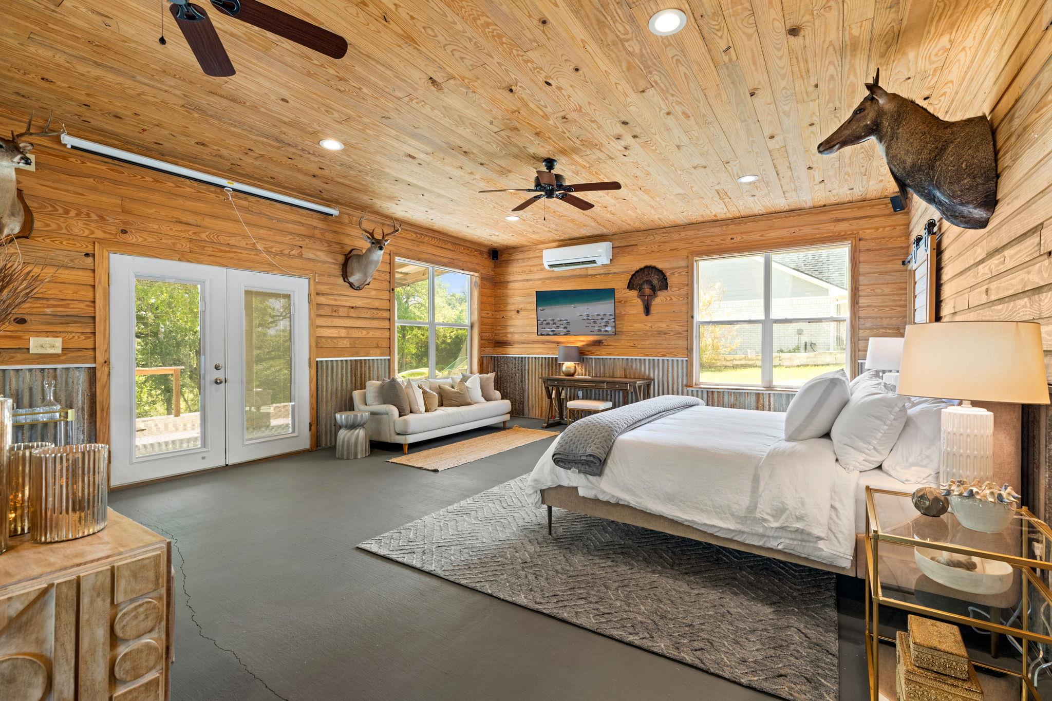 326 Red Bird Ln, Kingsbury, TX 78638