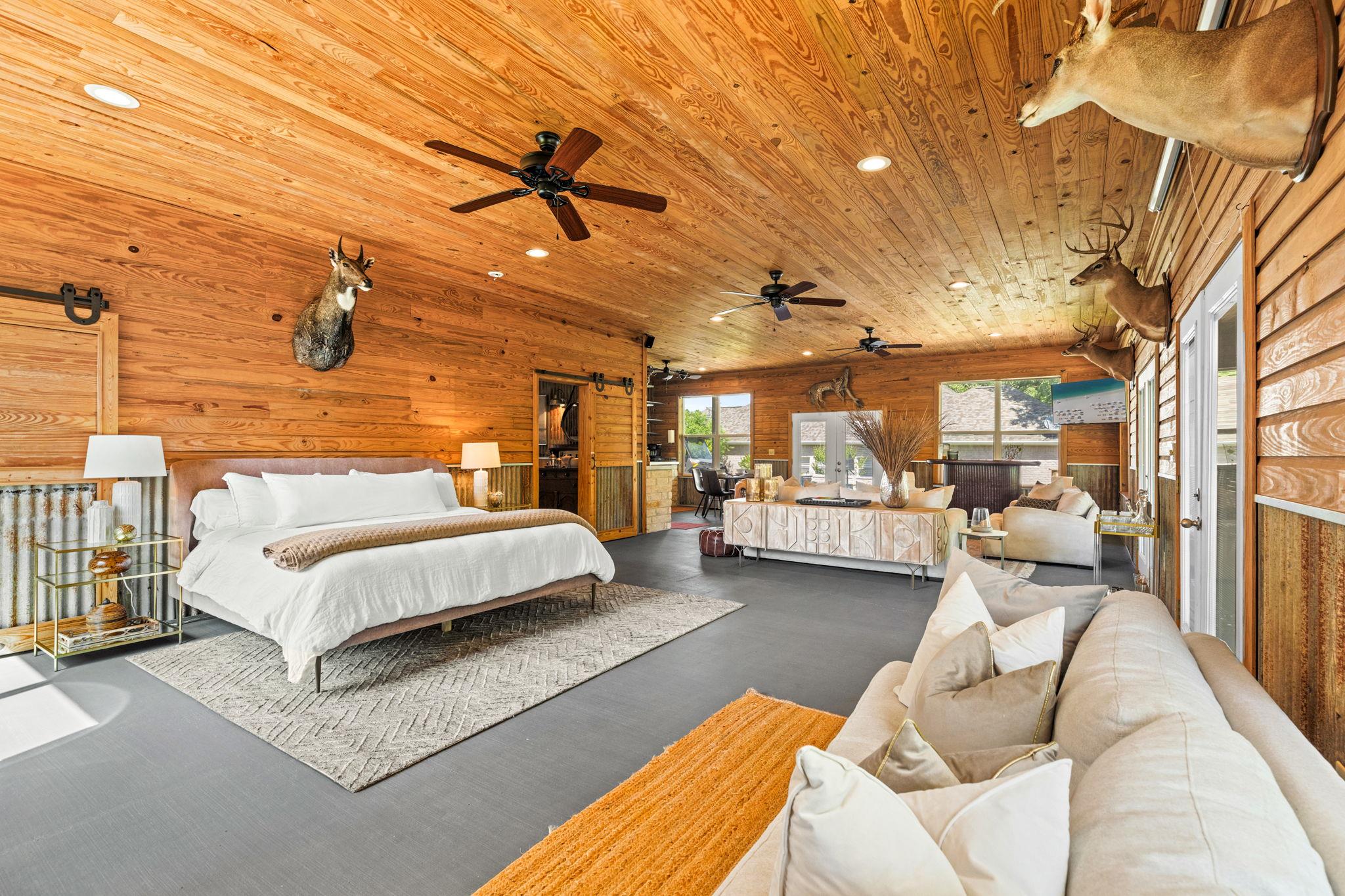 326 Red Bird Ln, Kingsbury, TX 78638