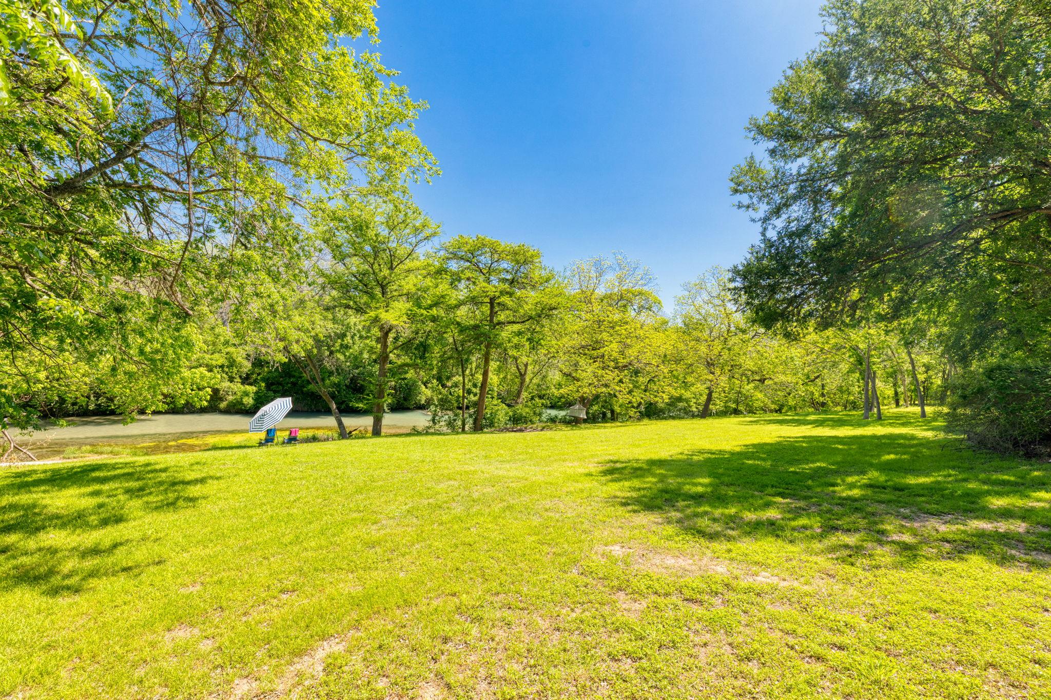 326 Red Bird Ln, Kingsbury, TX 78638